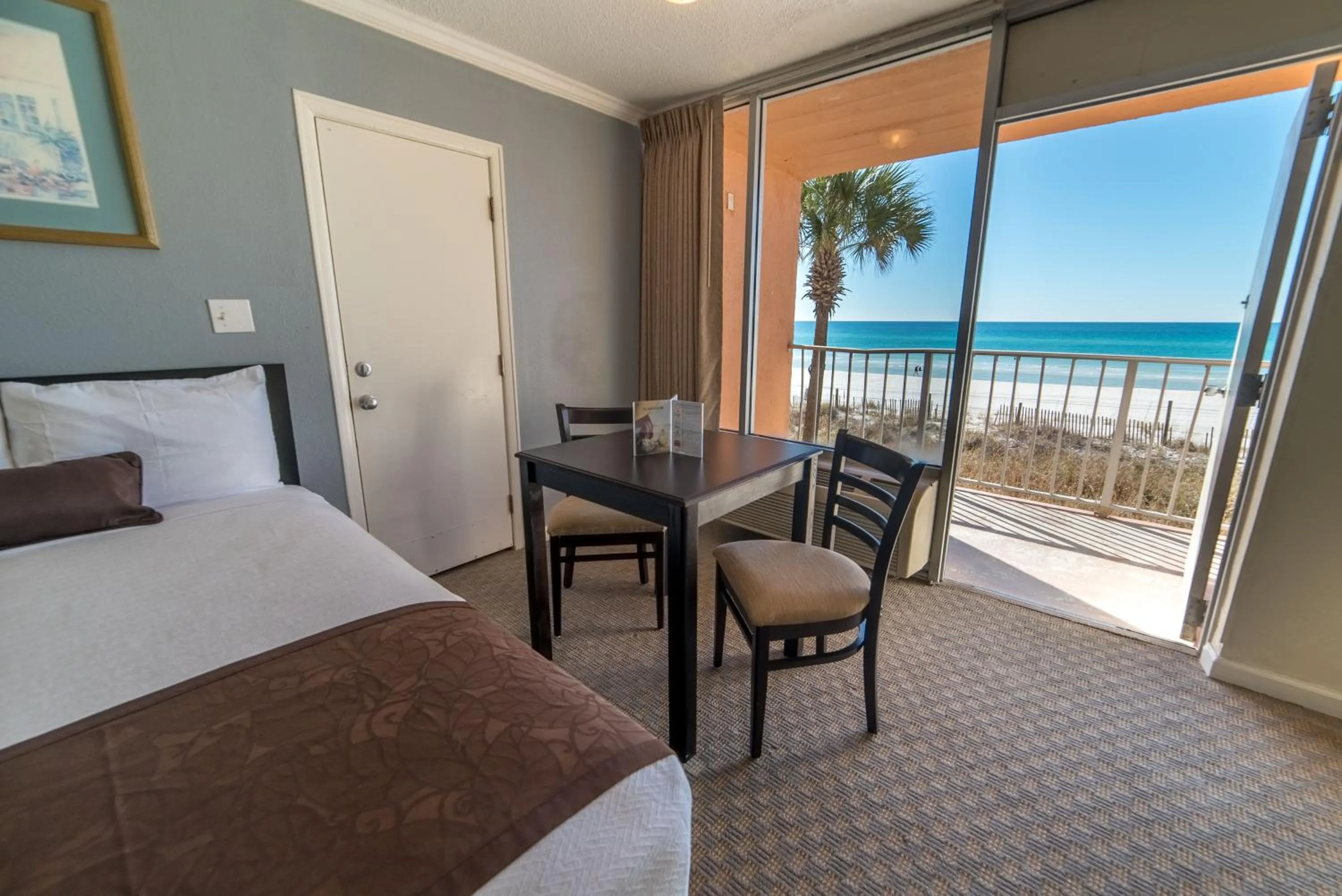 Balcony/Terrace, Bed in Seahaven Beach Hotel Panama City Beach