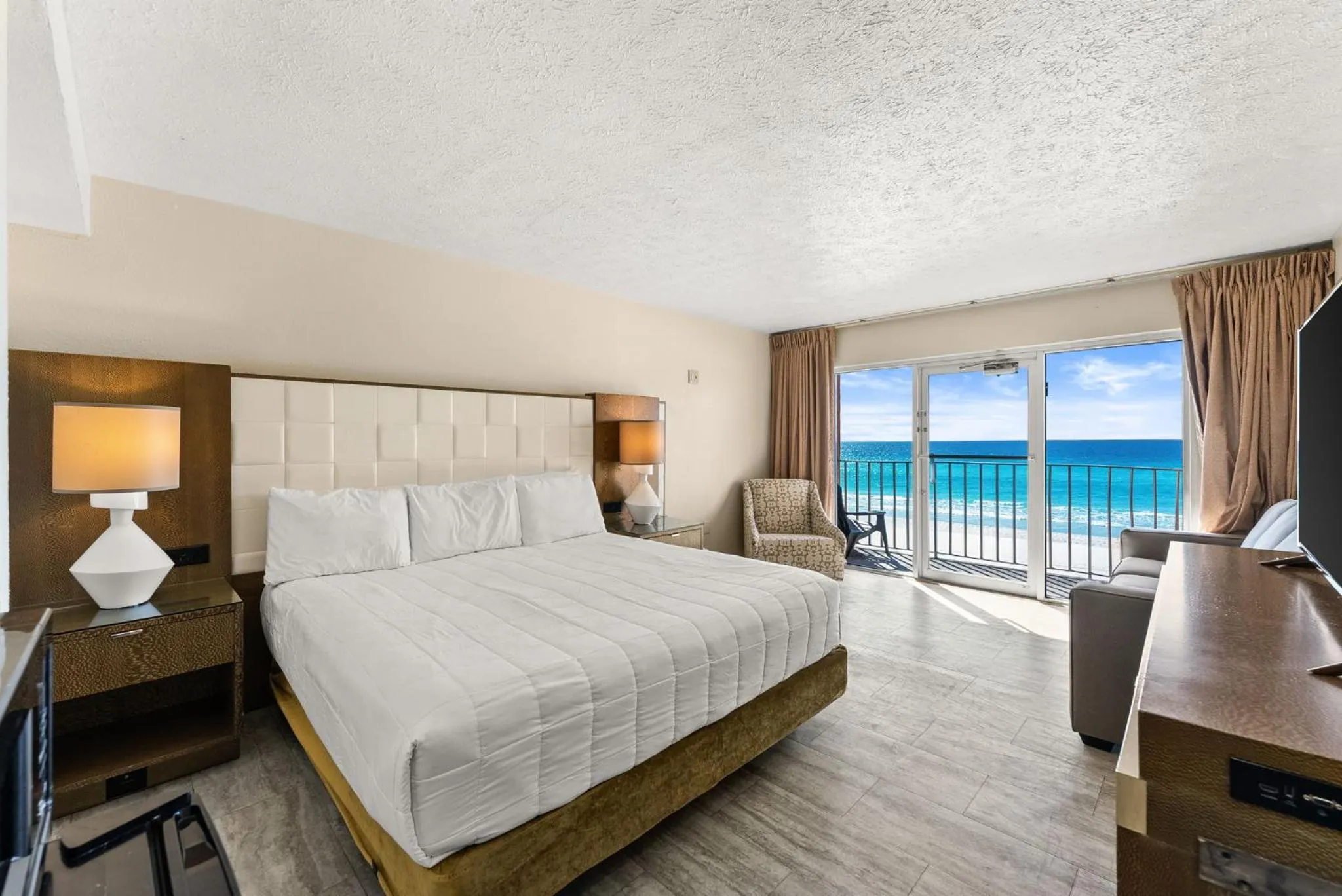 Bedroom, Bed in Seahaven Beach Hotel Panama City Beach