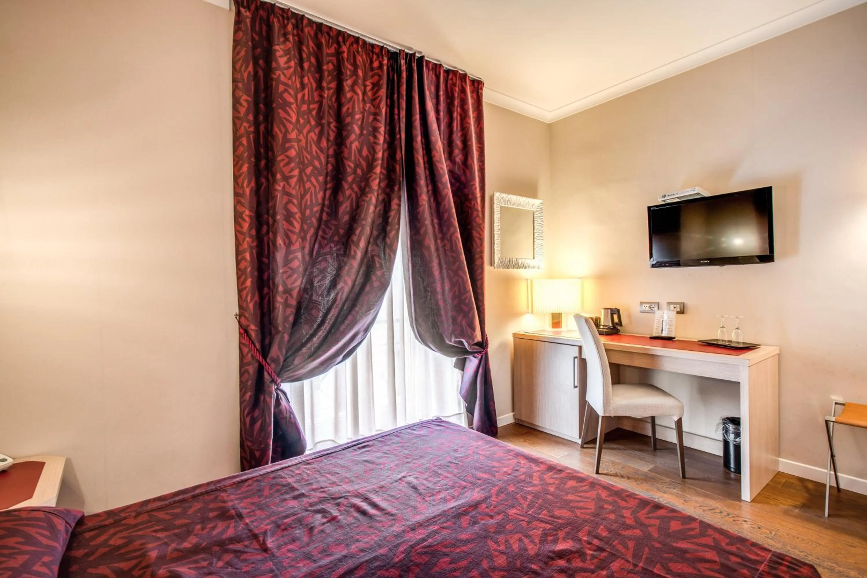 Bed in Boutique Rome Inn