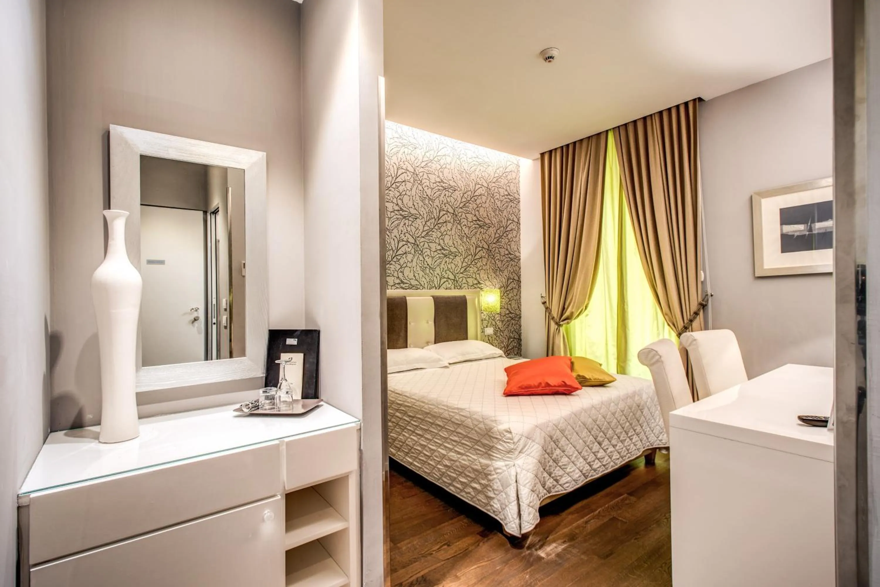 Bed in Boutique Rome Inn