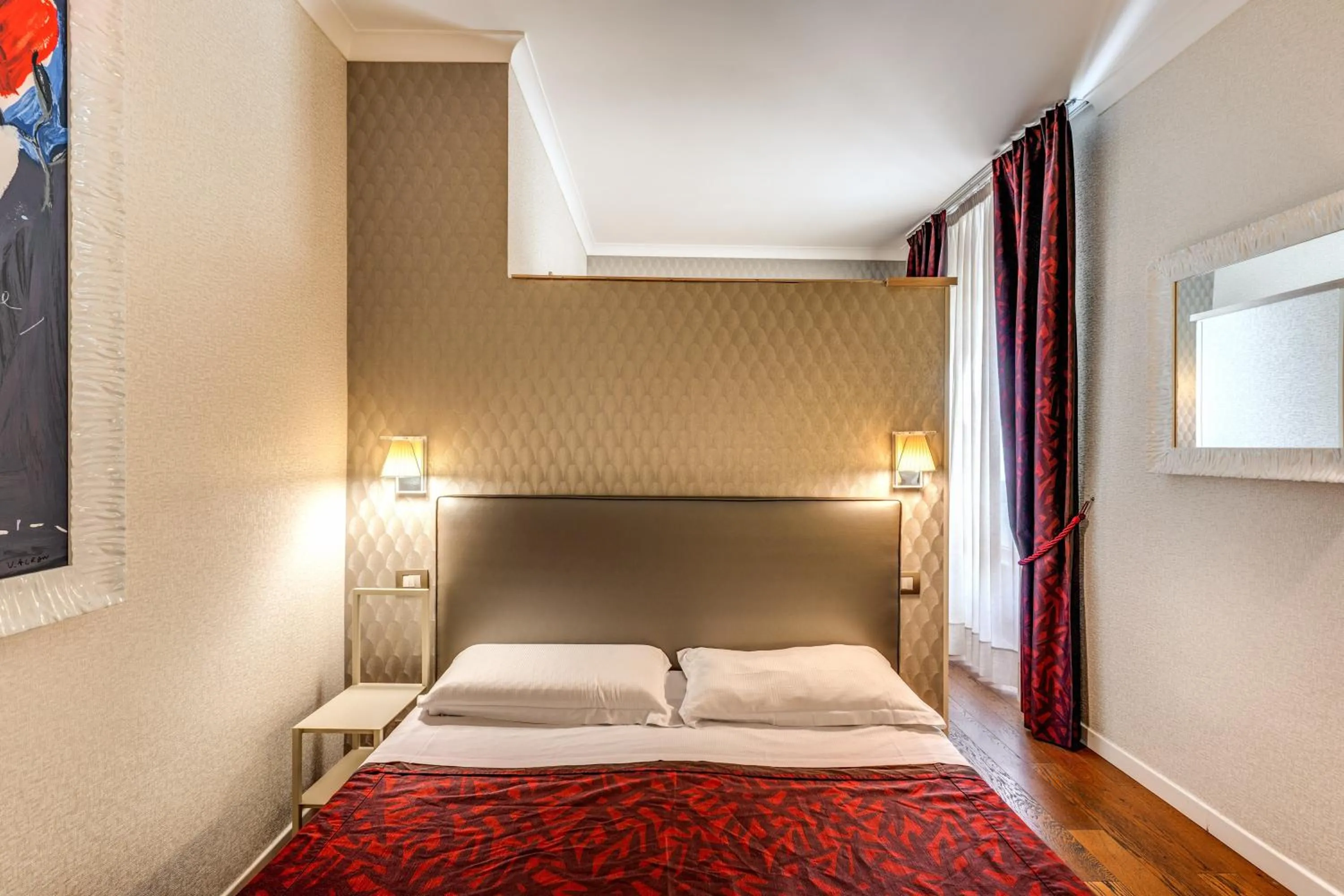 Bed in Boutique Rome Inn