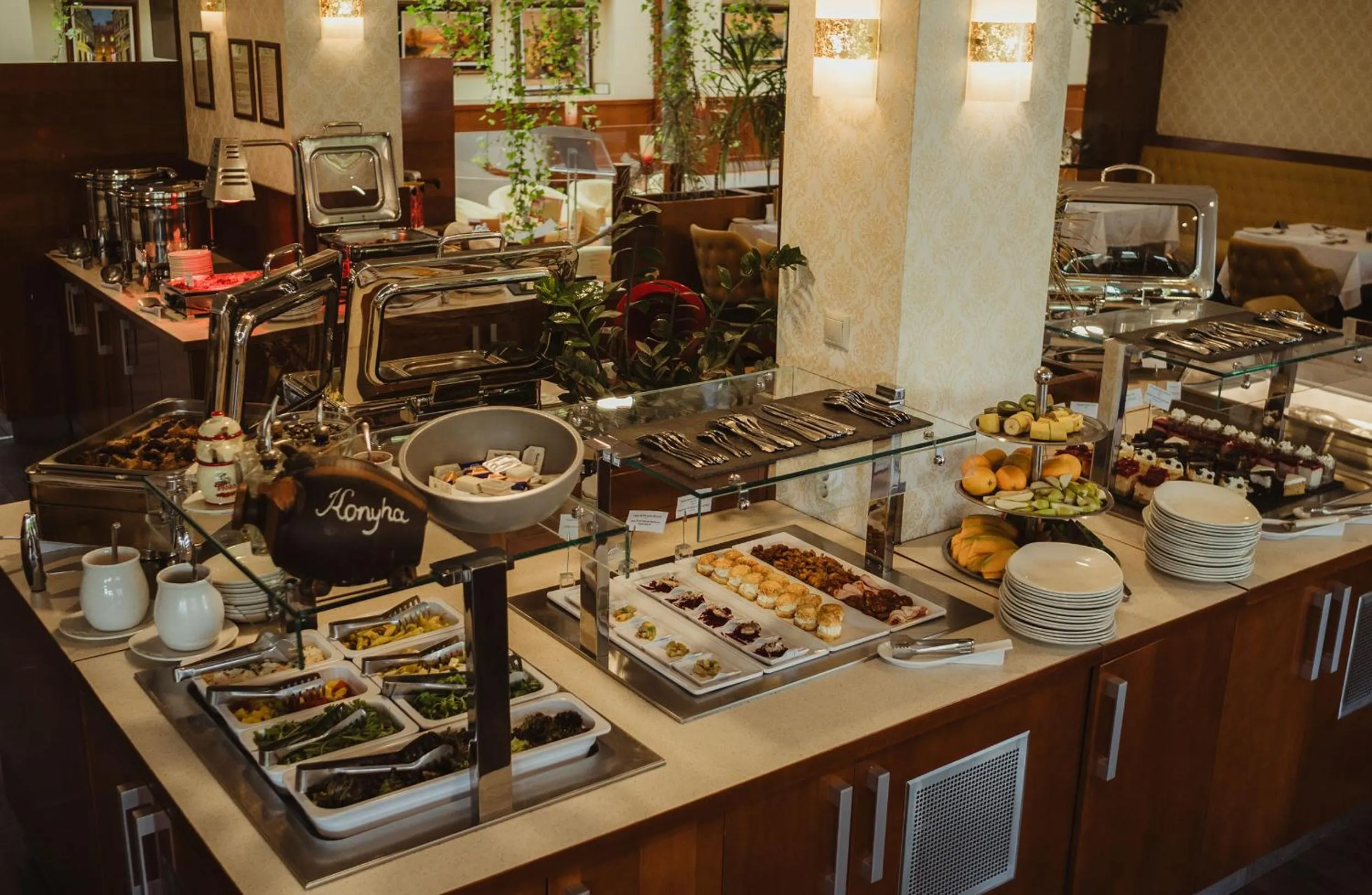 Restaurant/places to eat in Belenus Thermalhotel superior