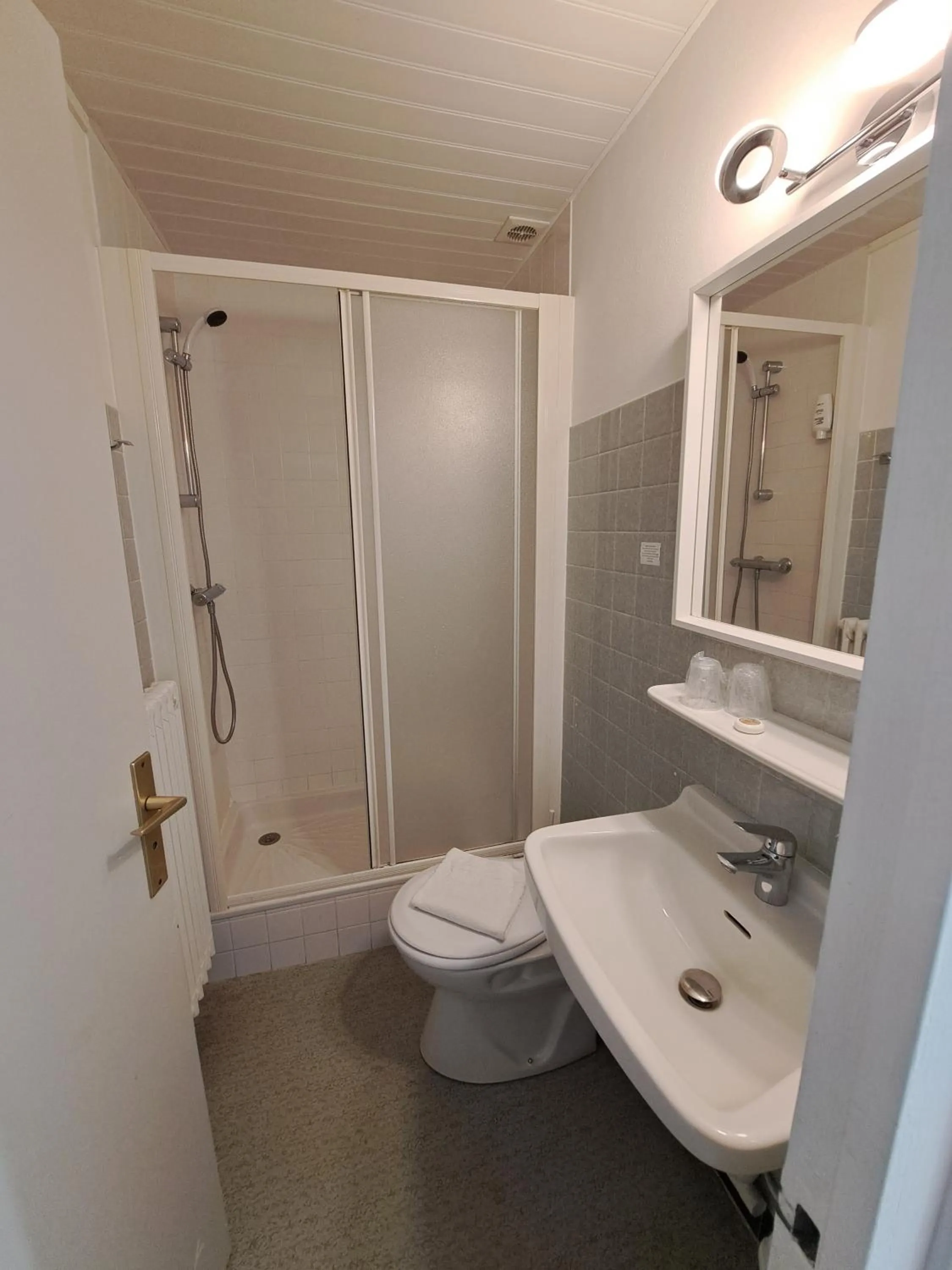 Bathroom in Hôtel Les Mouflons