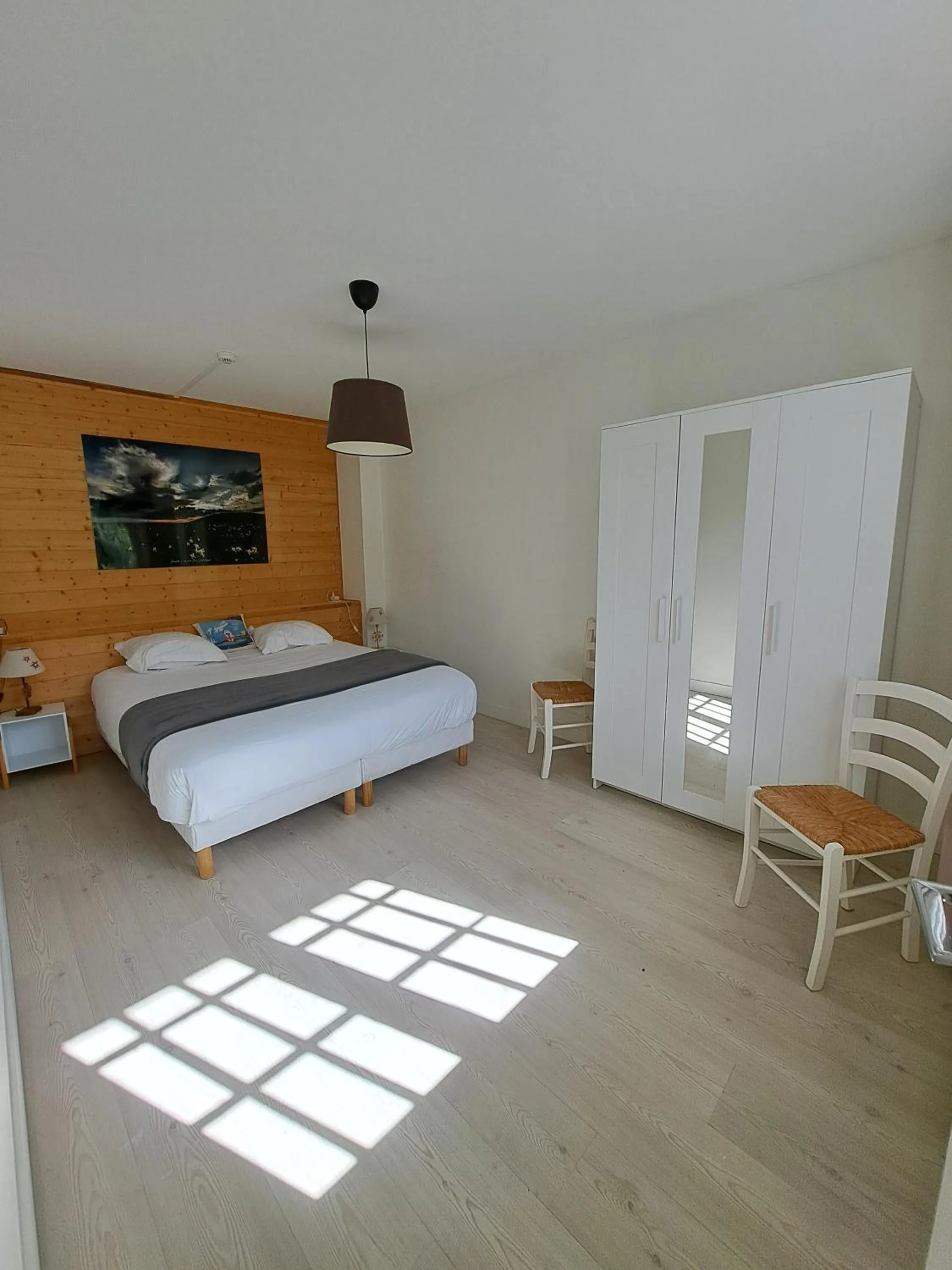 Bed in Hôtel Les Mouflons