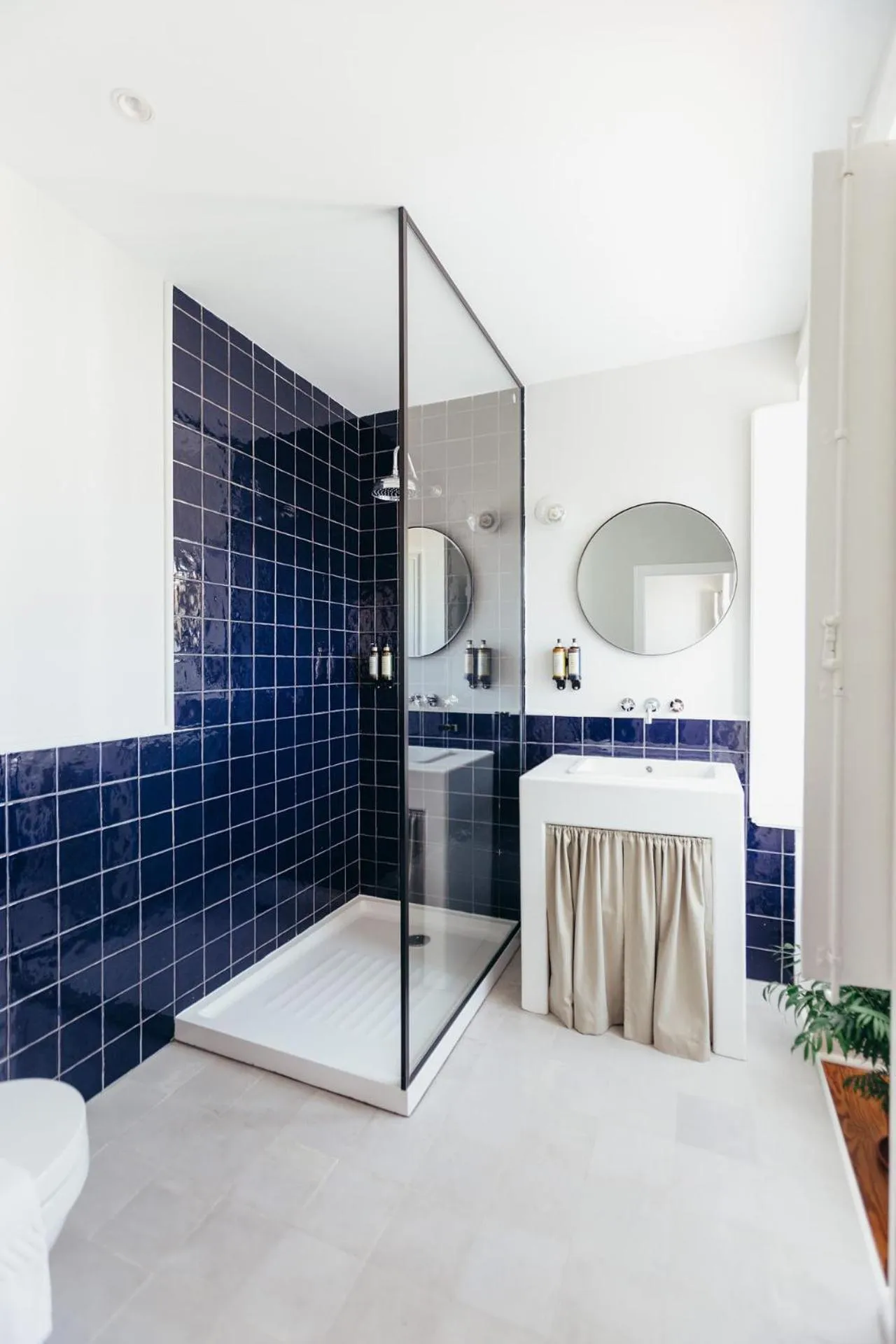 Bathroom, Bed in LEGASEA - Cascais Guesthouse