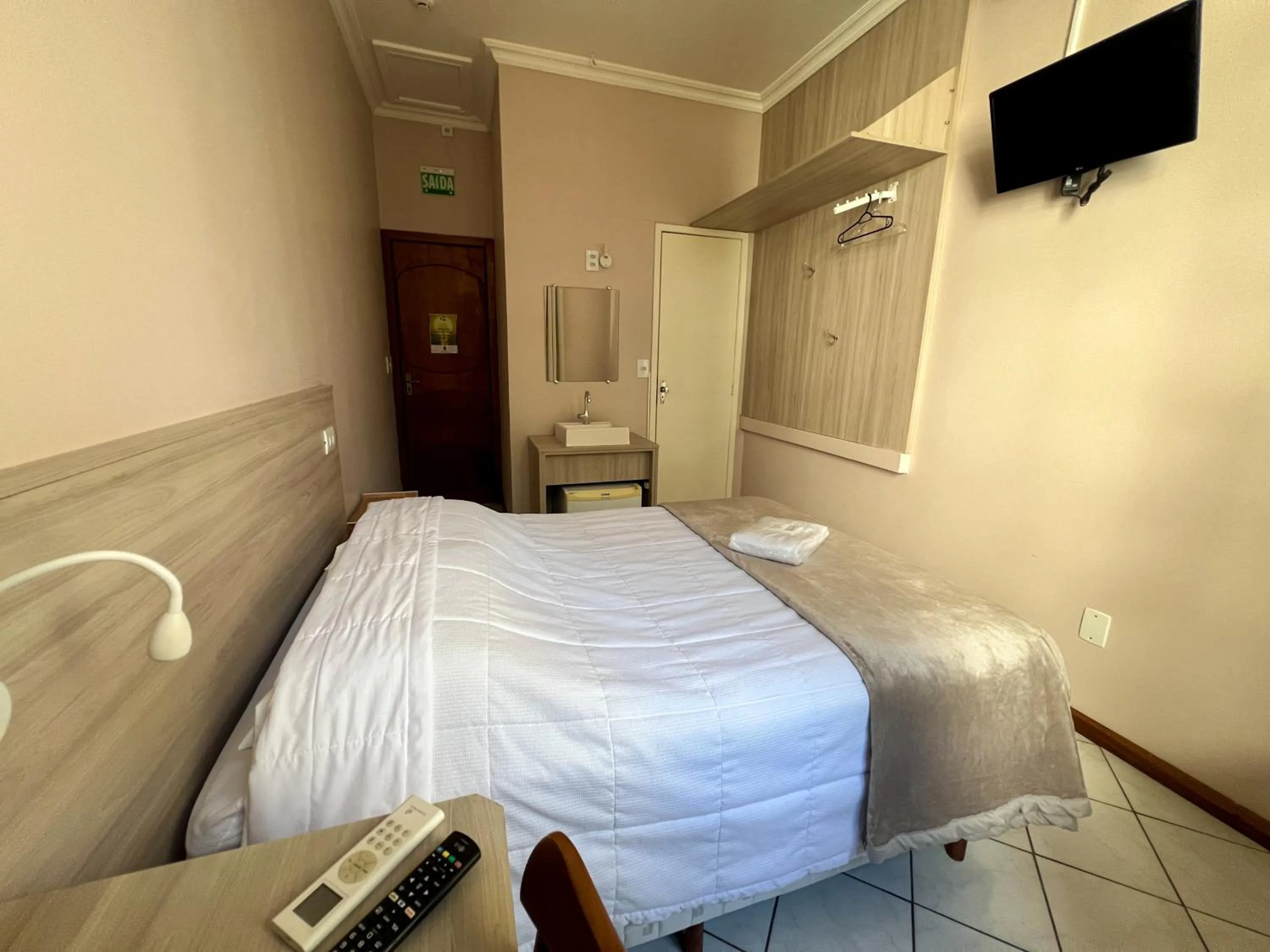 Photo of the whole room, Bed in Hotel Villa Souza Ltda