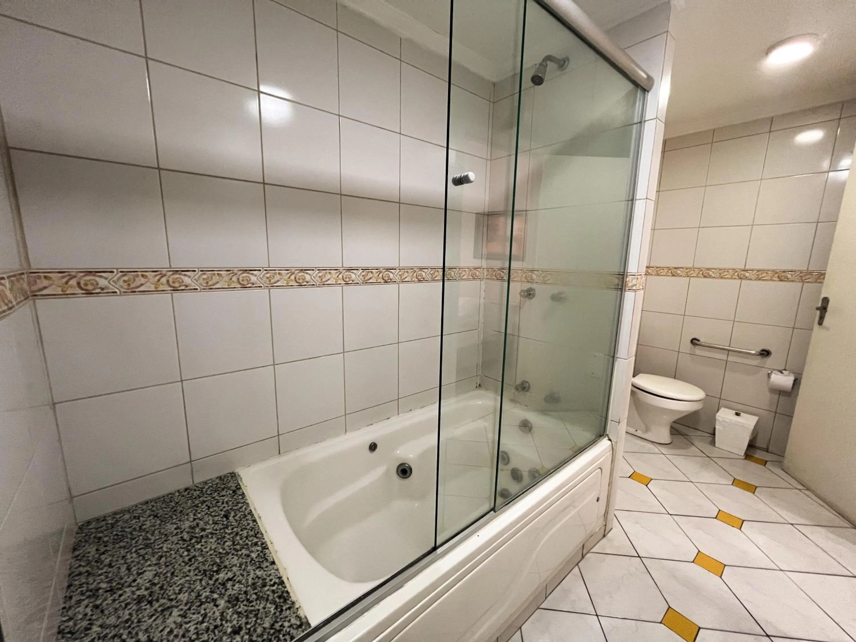 Shower in Hotel Villa Souza Ltda