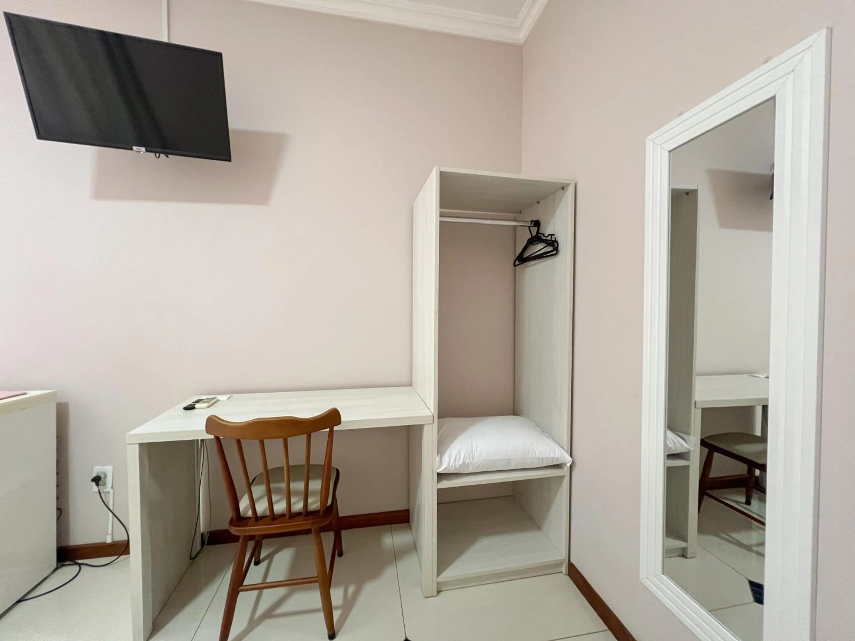 TV and multimedia in Hotel Villa Souza Ltda