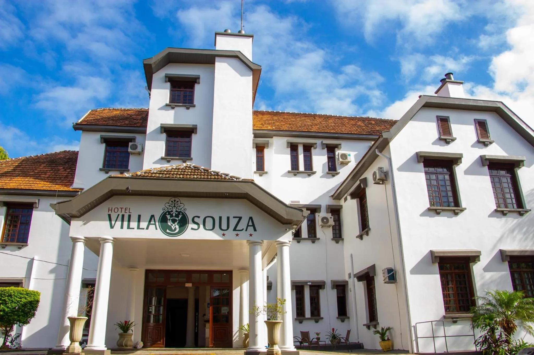Property building in Hotel Villa Souza Ltda