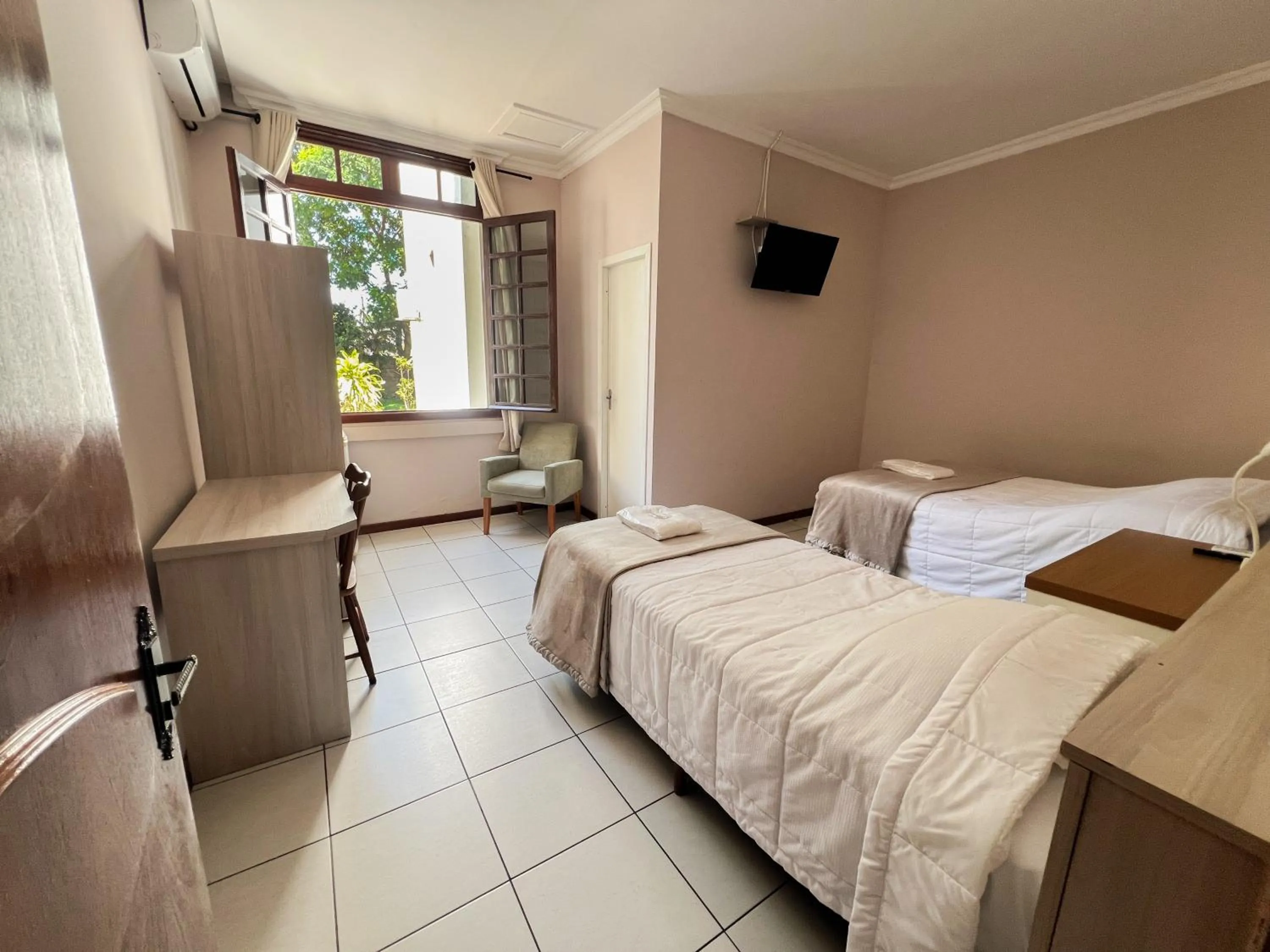 Photo of the whole room, Bed in Hotel Villa Souza Ltda