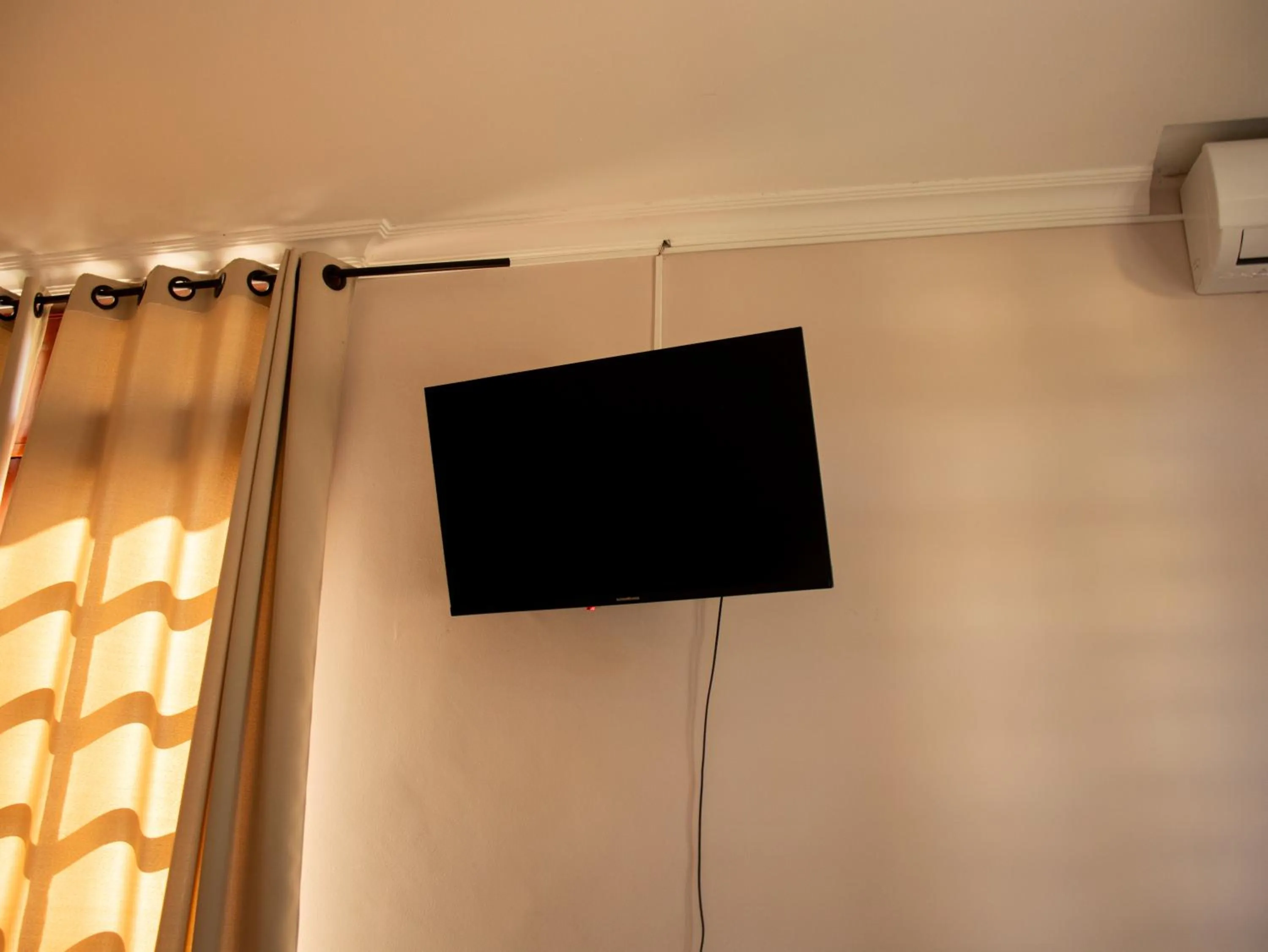 TV and multimedia in Hotel Villa Souza Ltda