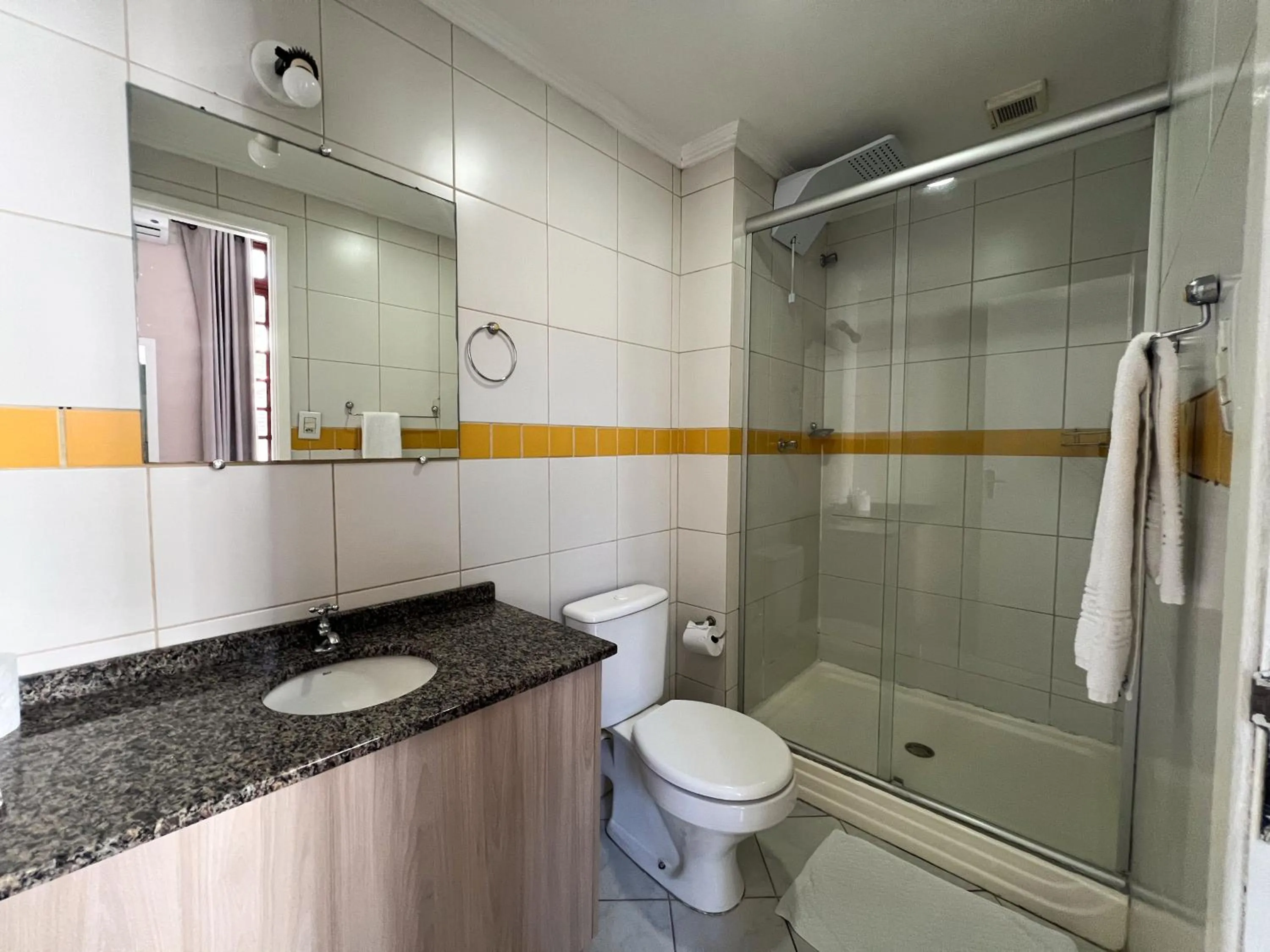 Shower in Hotel Villa Souza Ltda