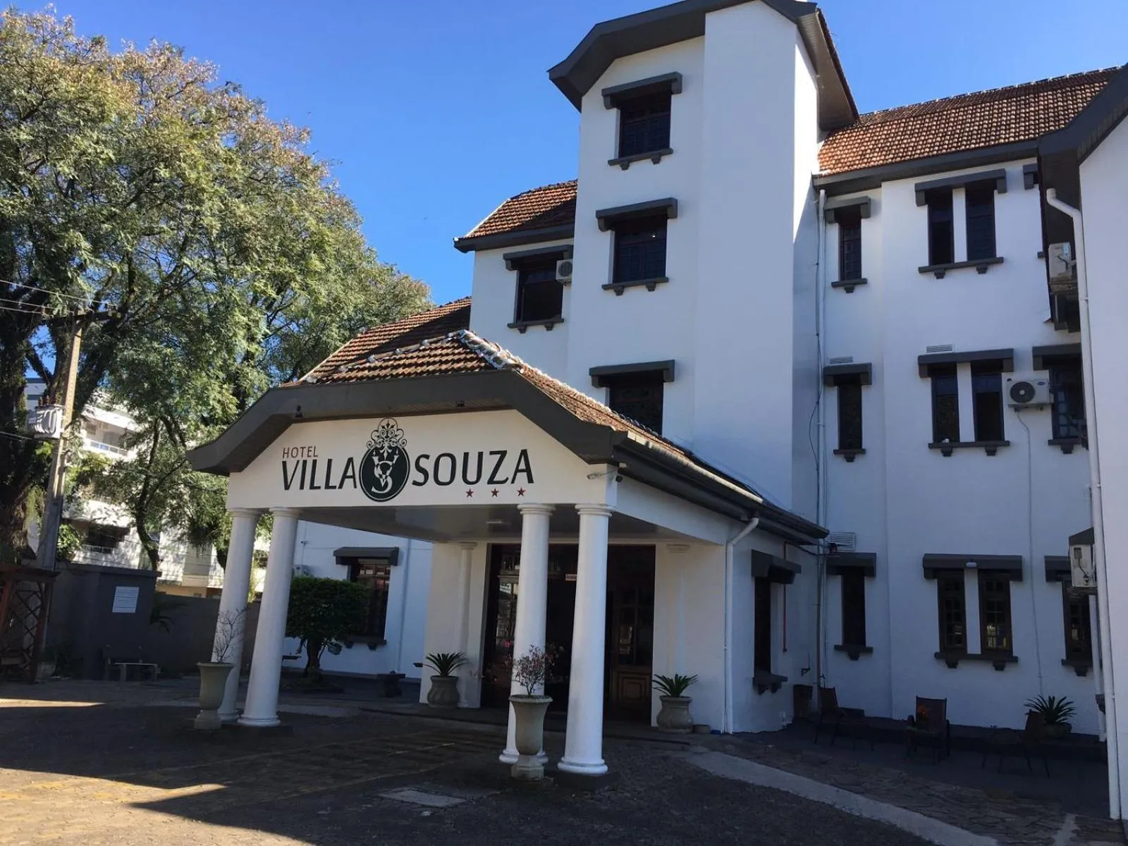 Facade/entrance in Hotel Villa Souza Ltda