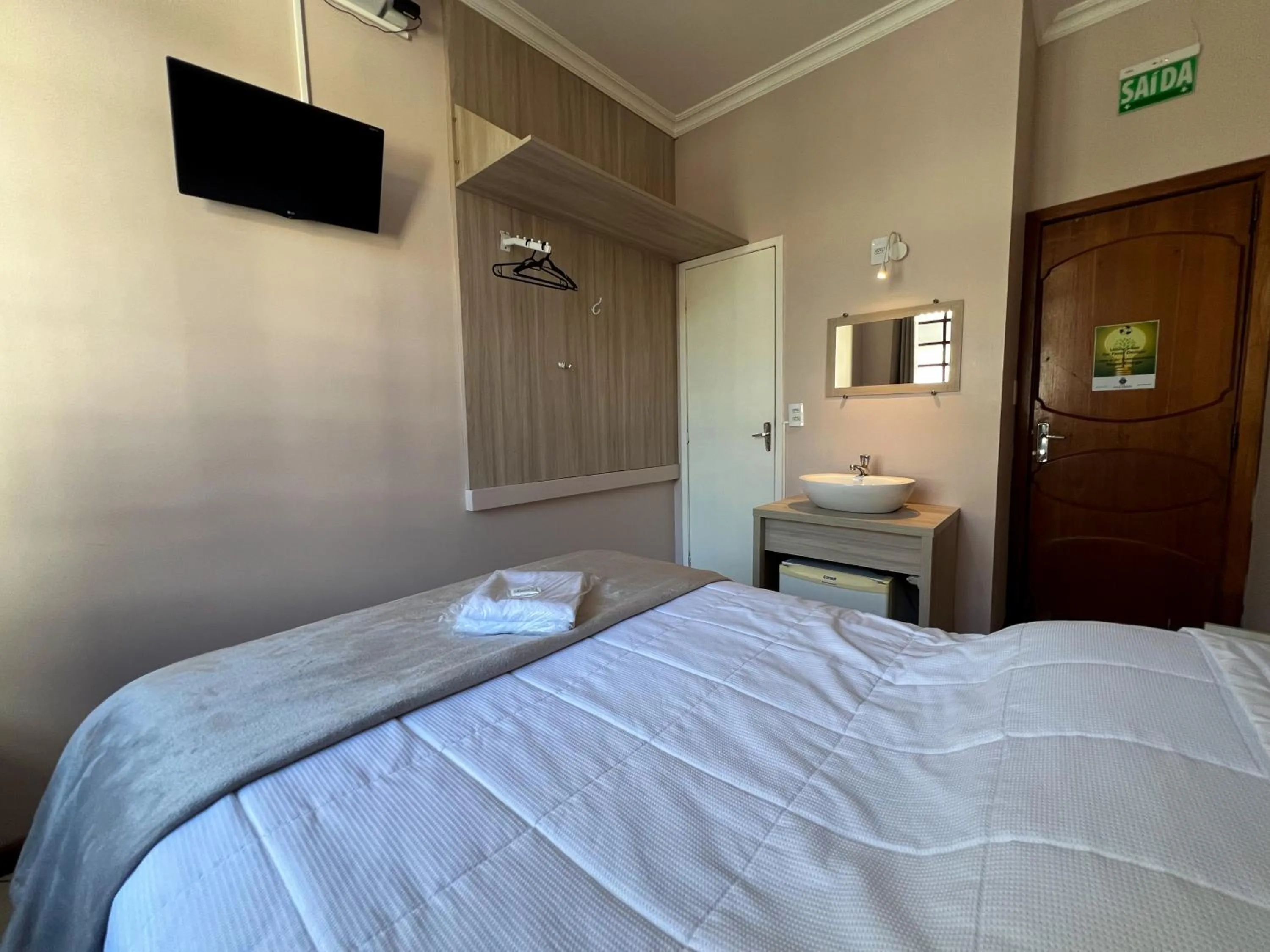 TV and multimedia, Bed in Hotel Villa Souza Ltda