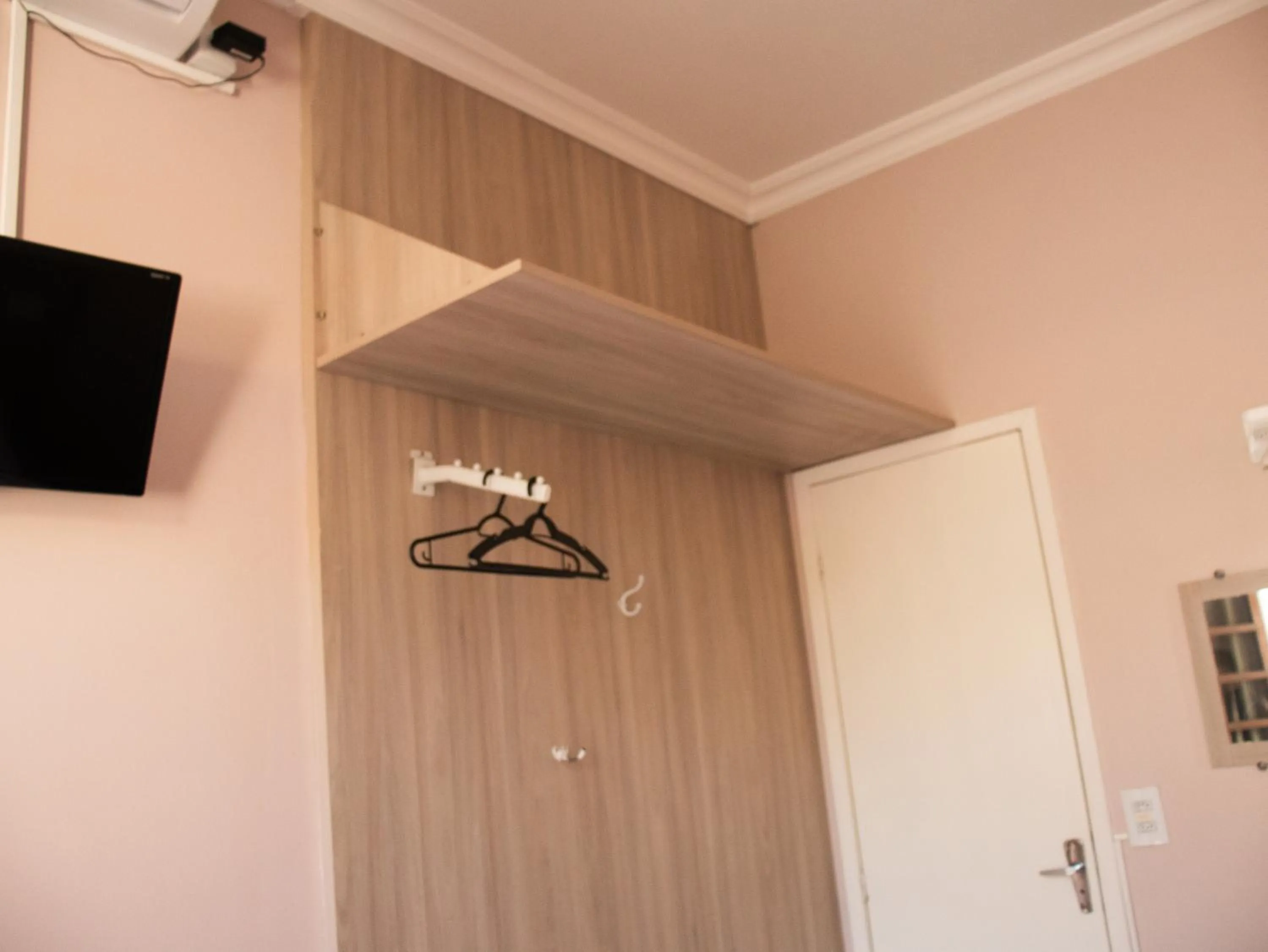 wardrobe in Hotel Villa Souza Ltda