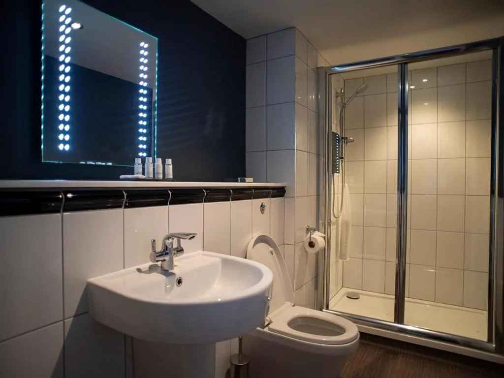 Bathroom in The Exeter Inn