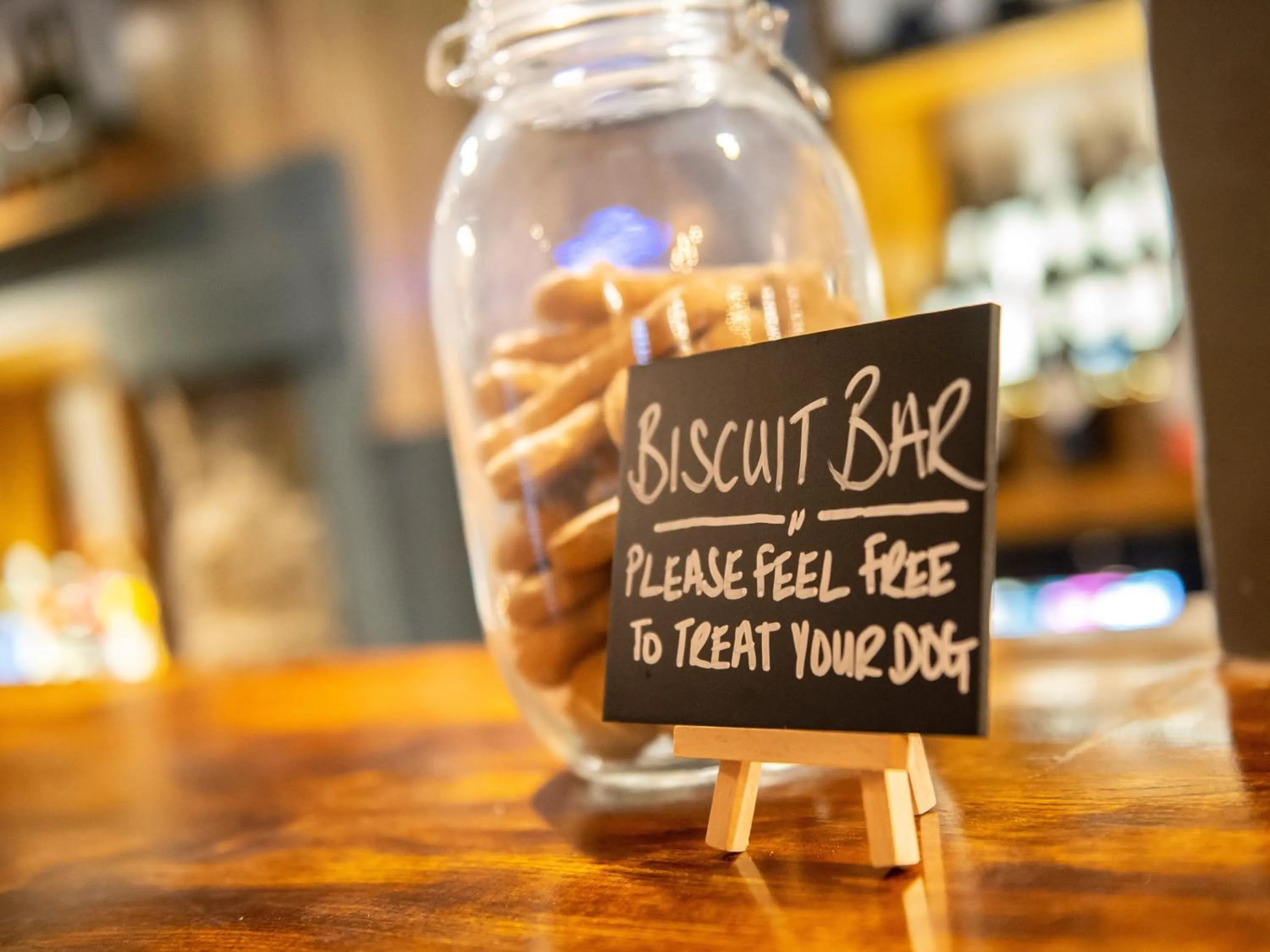 Lounge or bar in The Exeter Inn