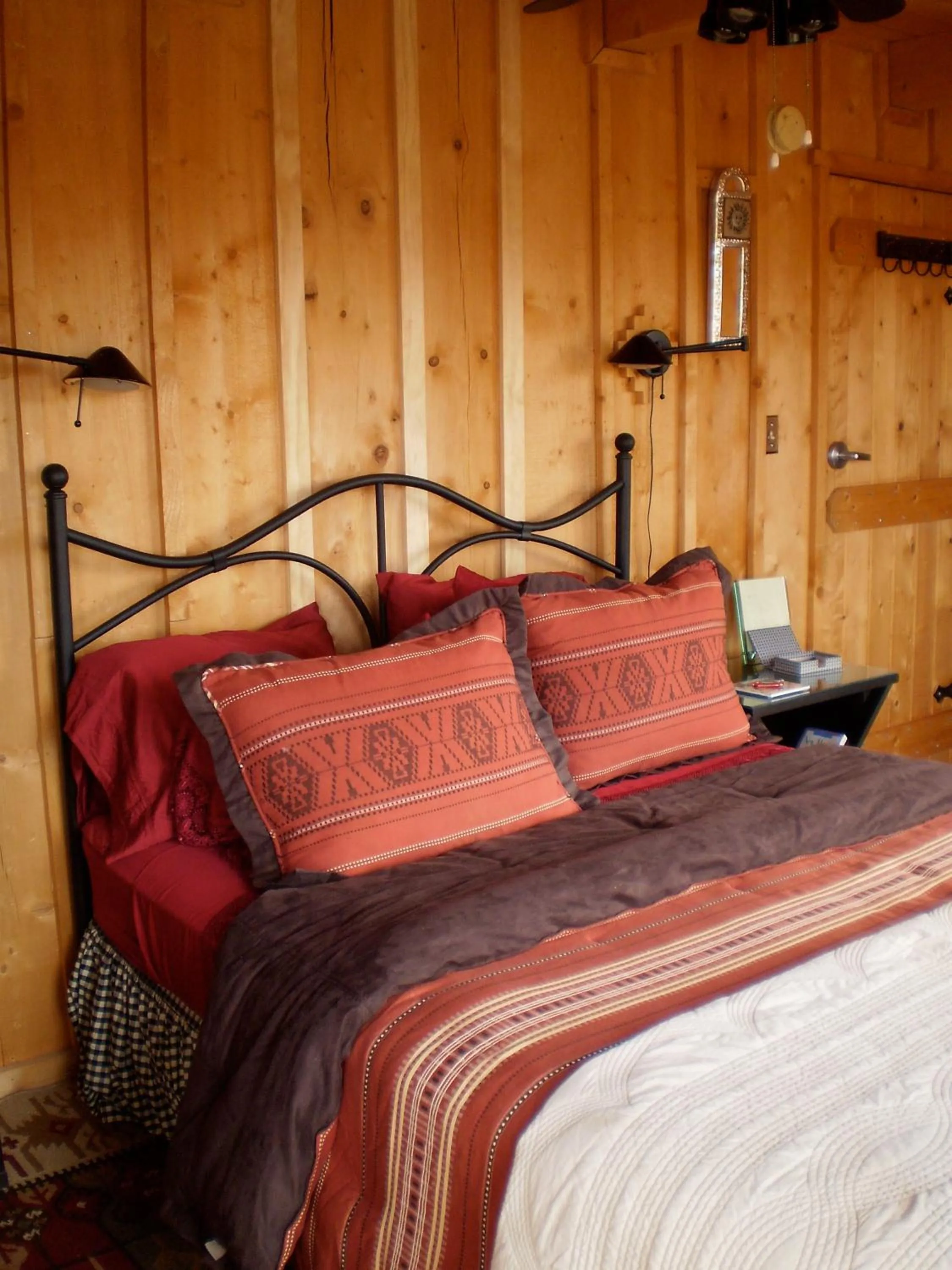 Bed in Silver River Adobe Inn Bed and Breakfast