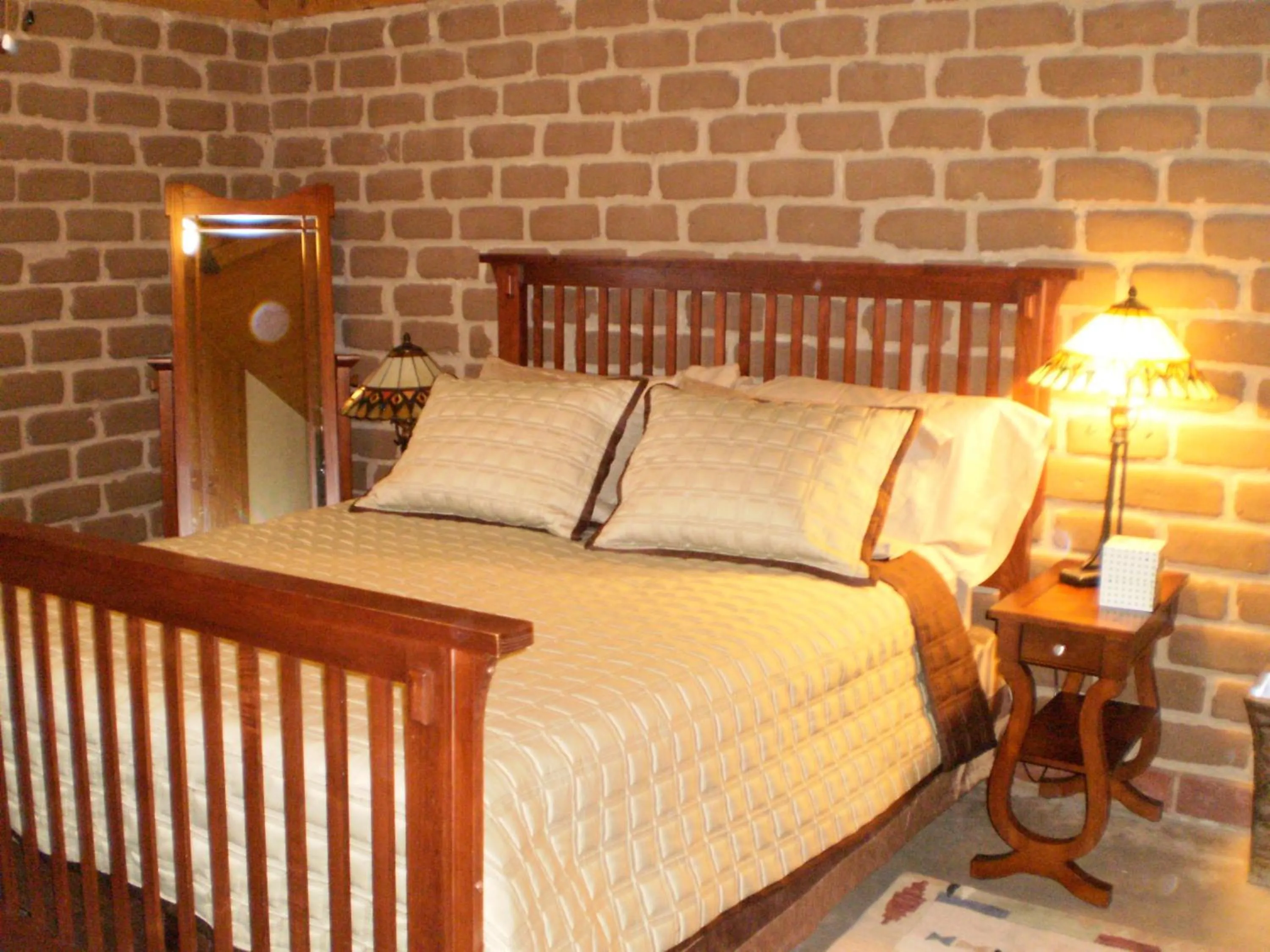 Bed in Silver River Adobe Inn Bed and Breakfast