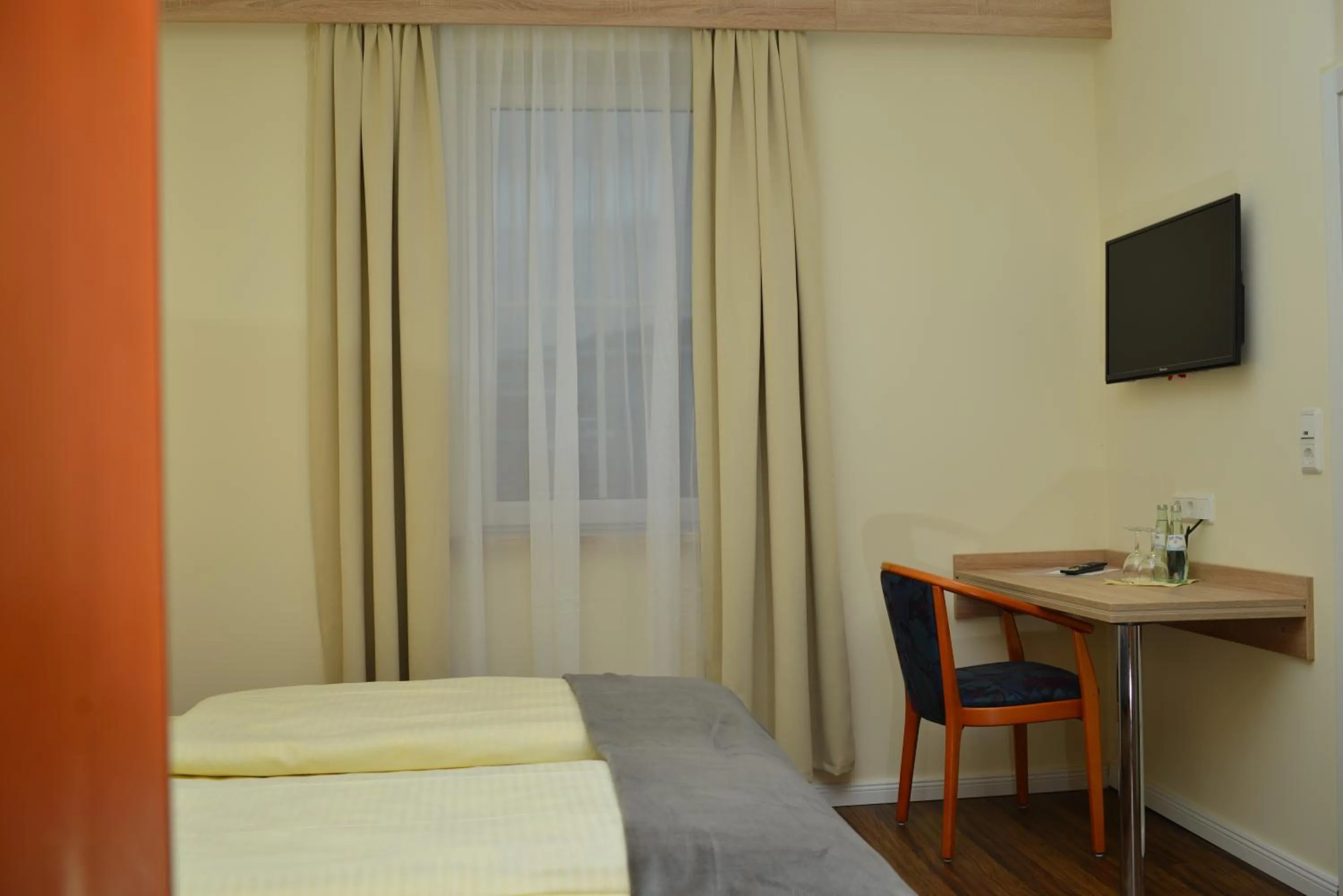 Inner courtyard view, Bed in Hotel Zur Stadt Cassel
