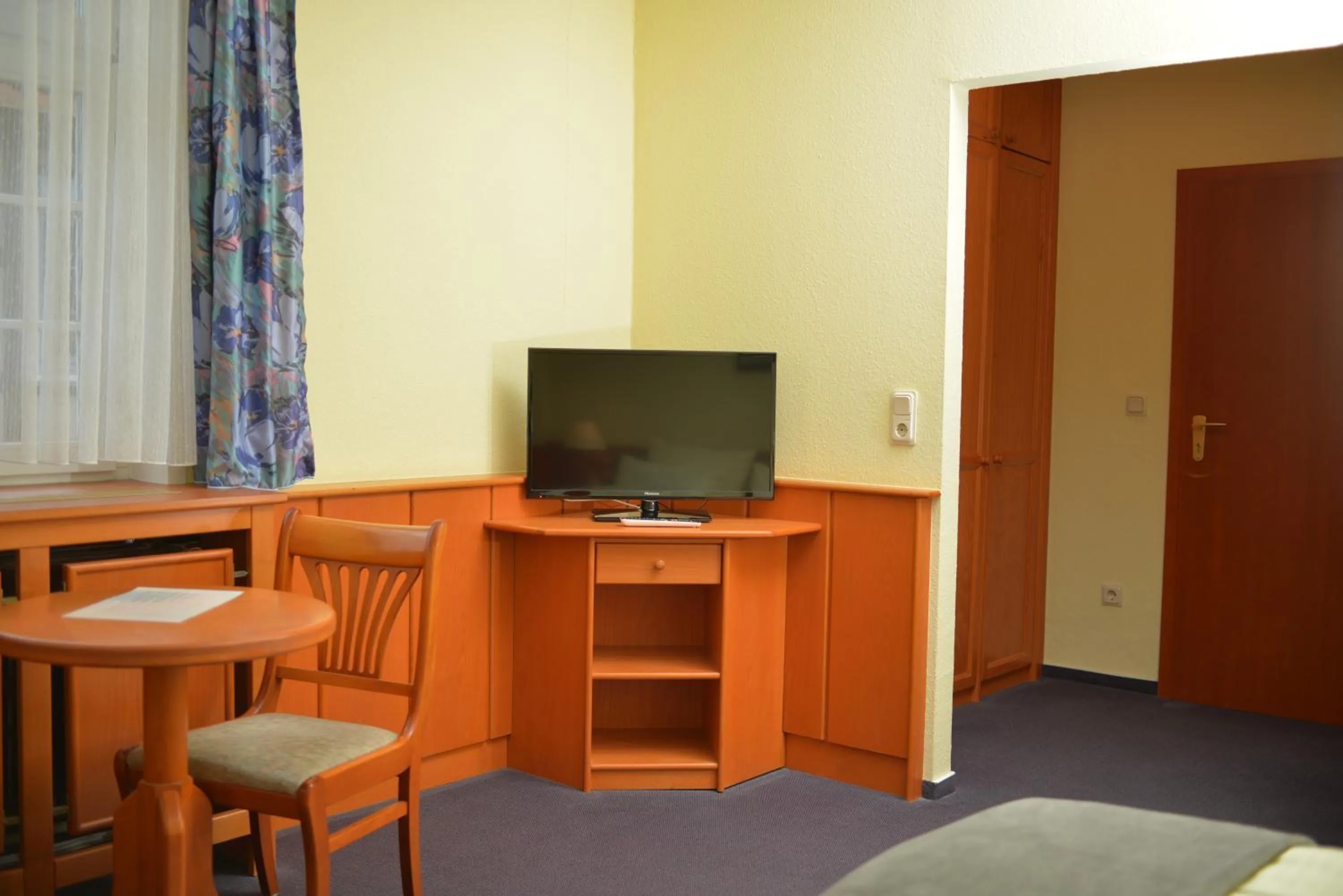 Photo of the whole room in Hotel Zur Stadt Cassel