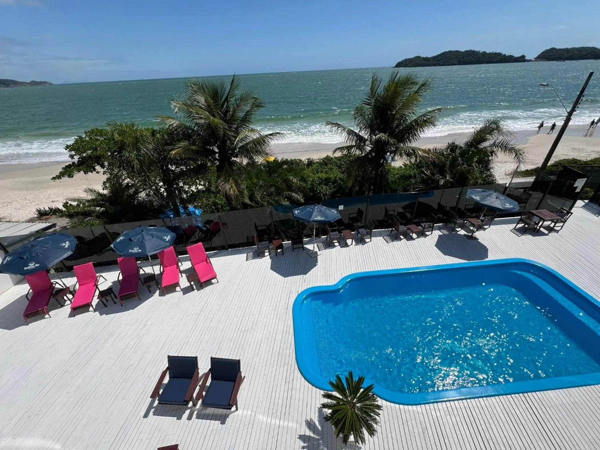 Day in Bombinhas Blue Suítes