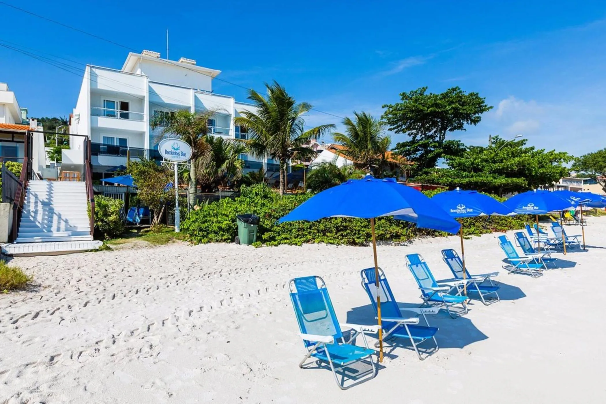 Property building in Bombinhas Blue Suítes