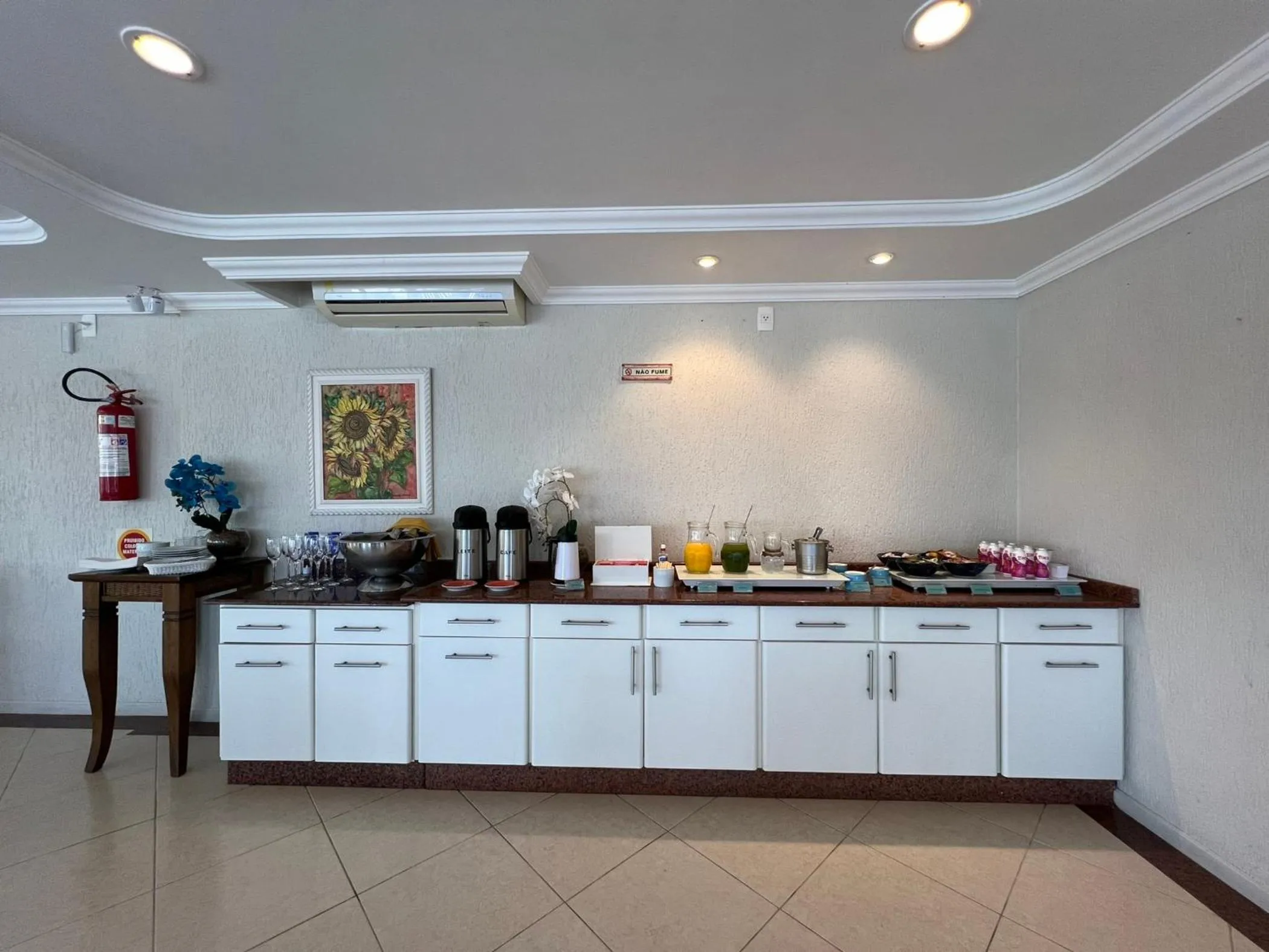 Buffet breakfast in Bombinhas Blue Suítes