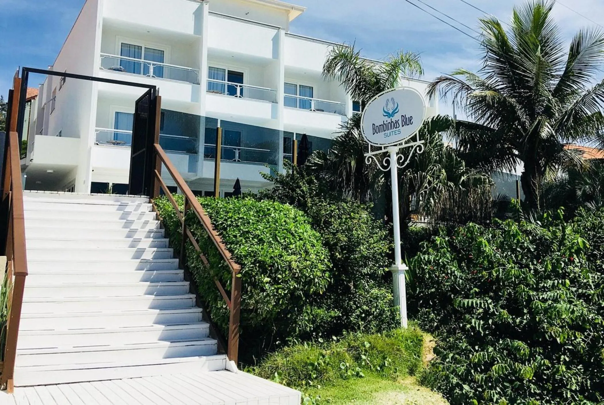 Facade/entrance in Bombinhas Blue Suítes