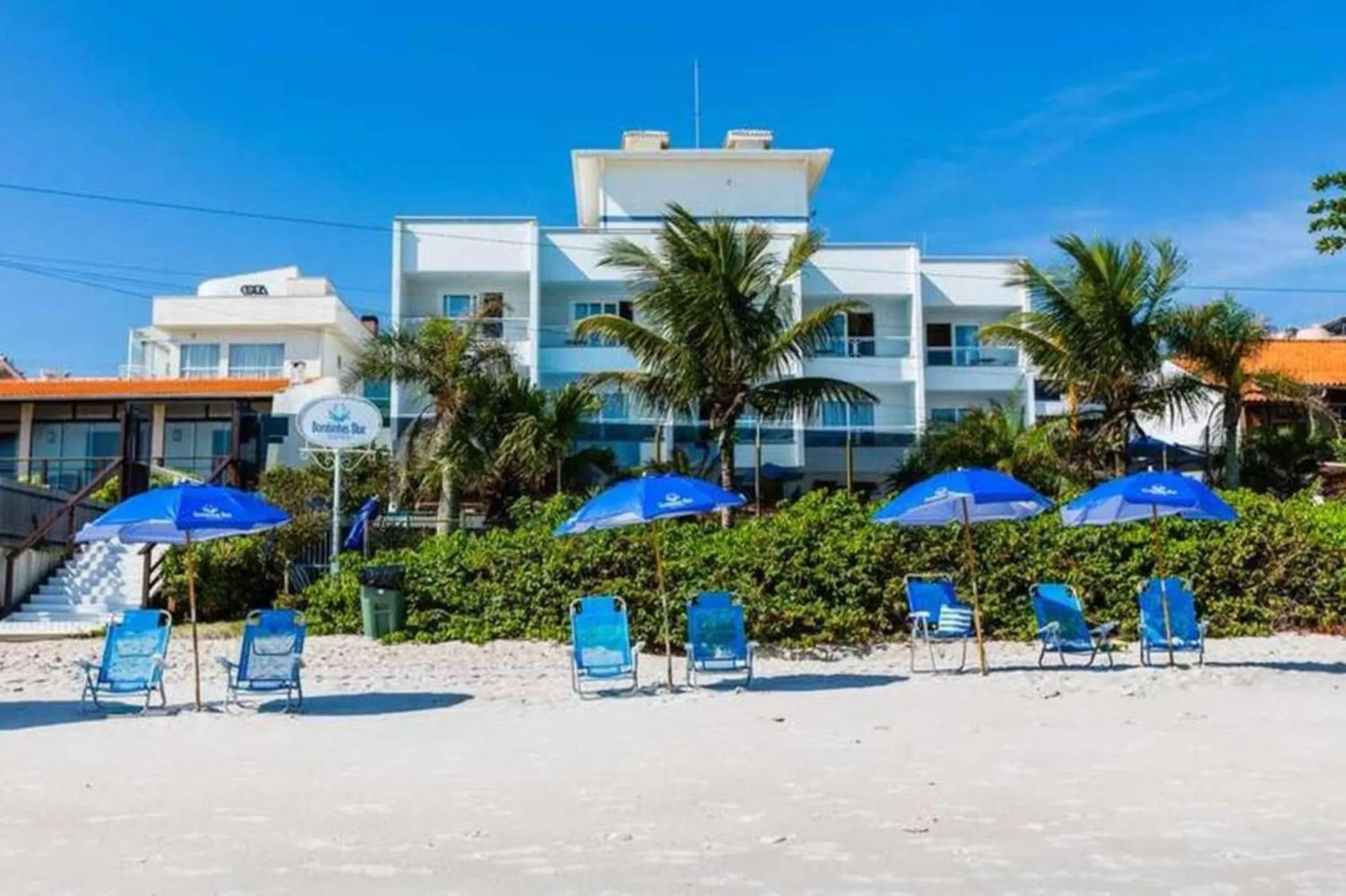 Property building in Bombinhas Blue Suítes