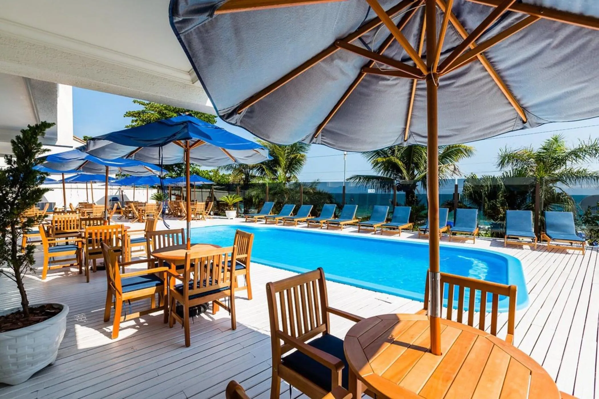 Day in Bombinhas Blue Suítes