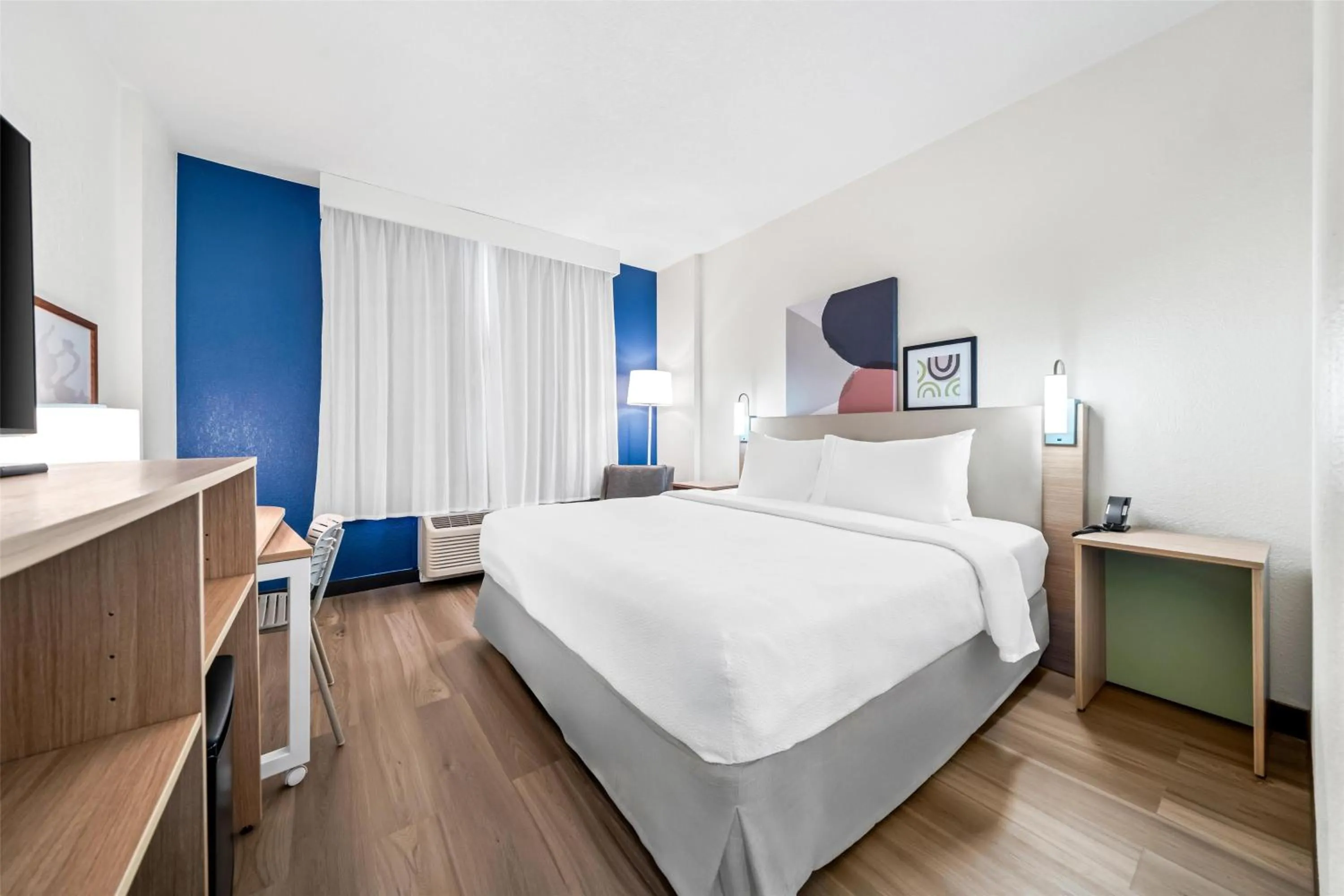 Bed in Spark by Hilton Orlando near Universal