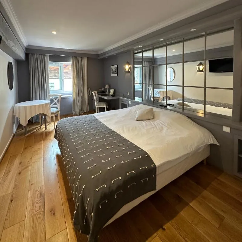 Bed in LE SOLEIL D'OR