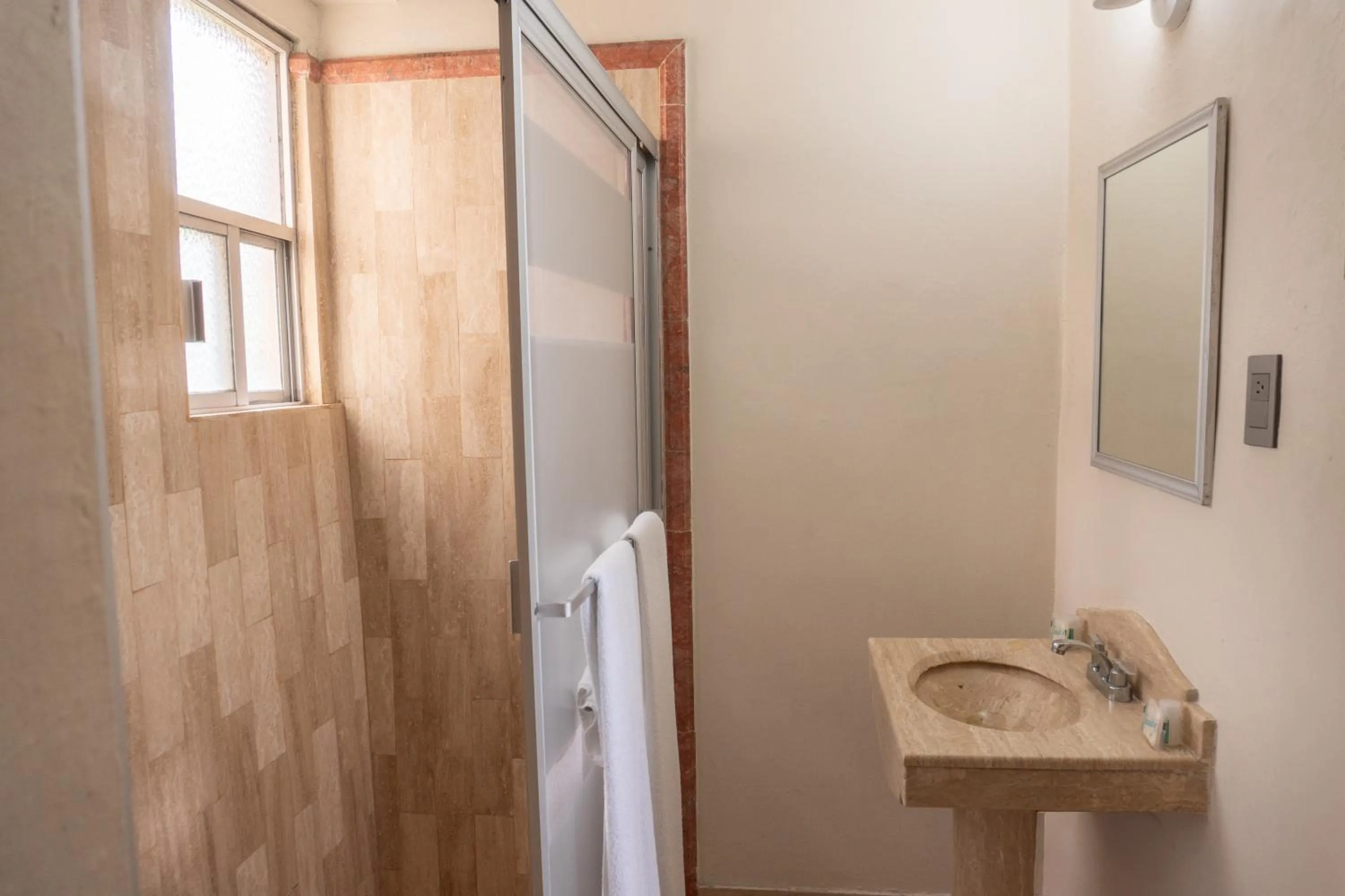 Shower in Hotel America Centro