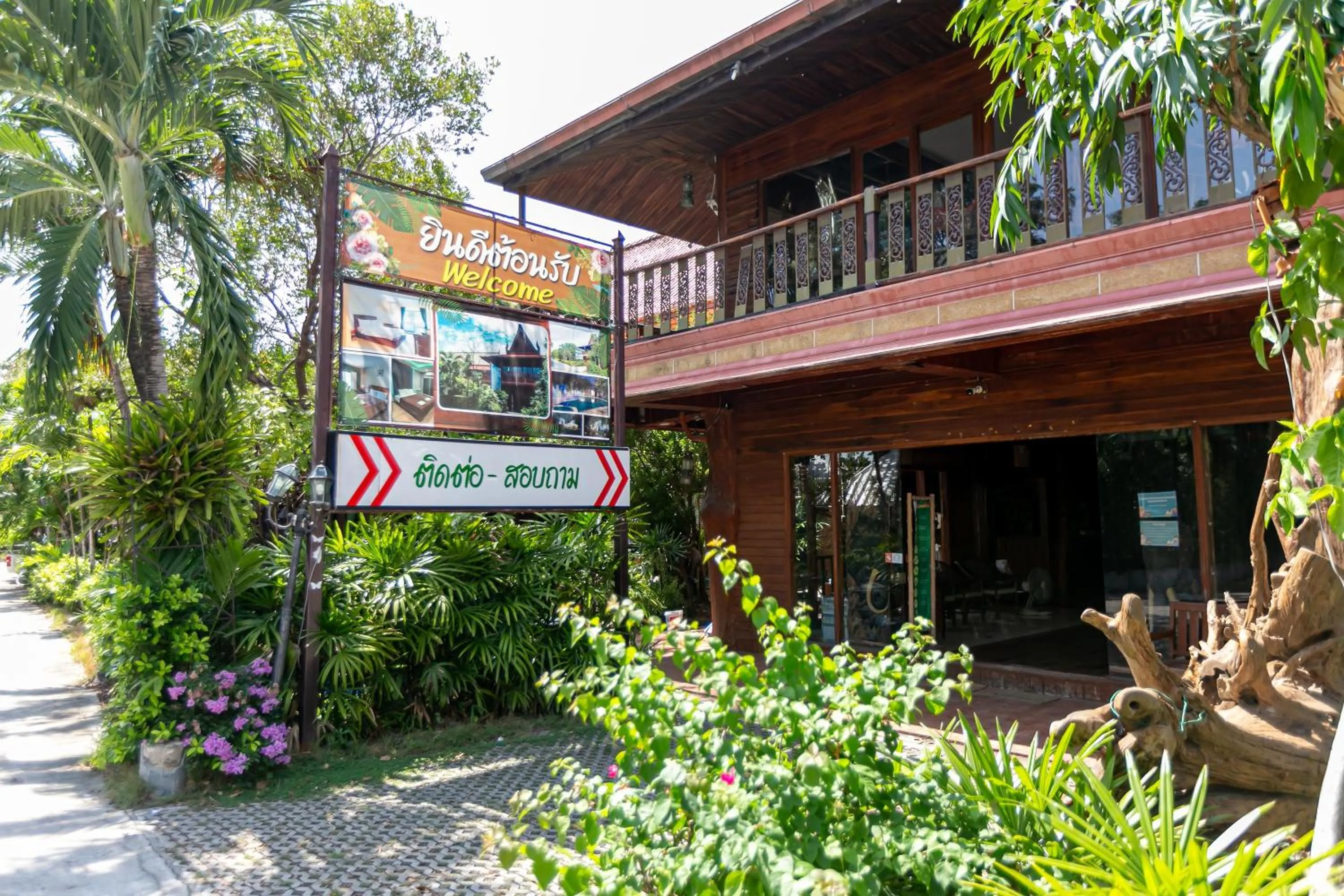 Property building in Deeden Pattaya Resort
