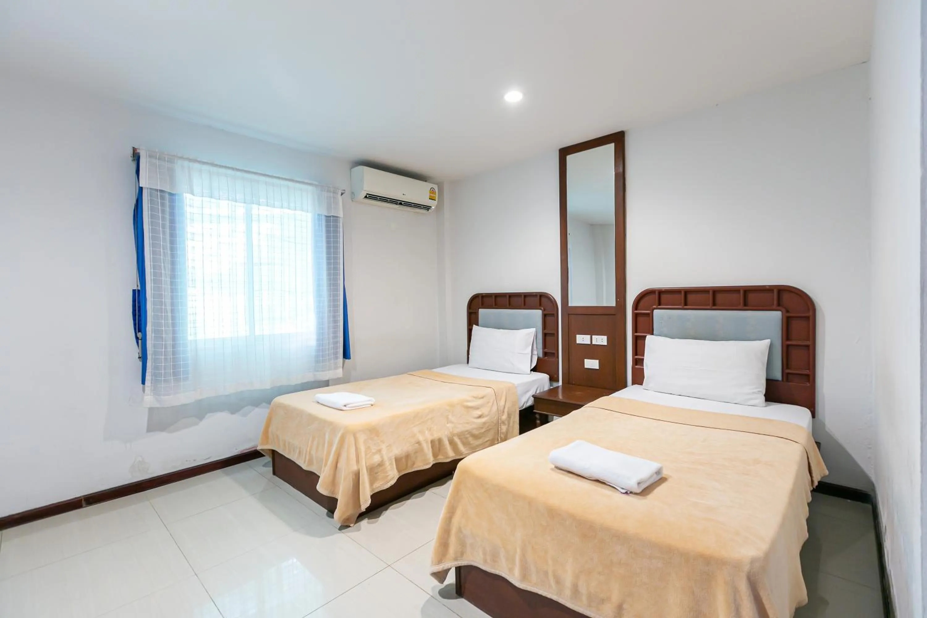 Bed in Deeden Pattaya Resort