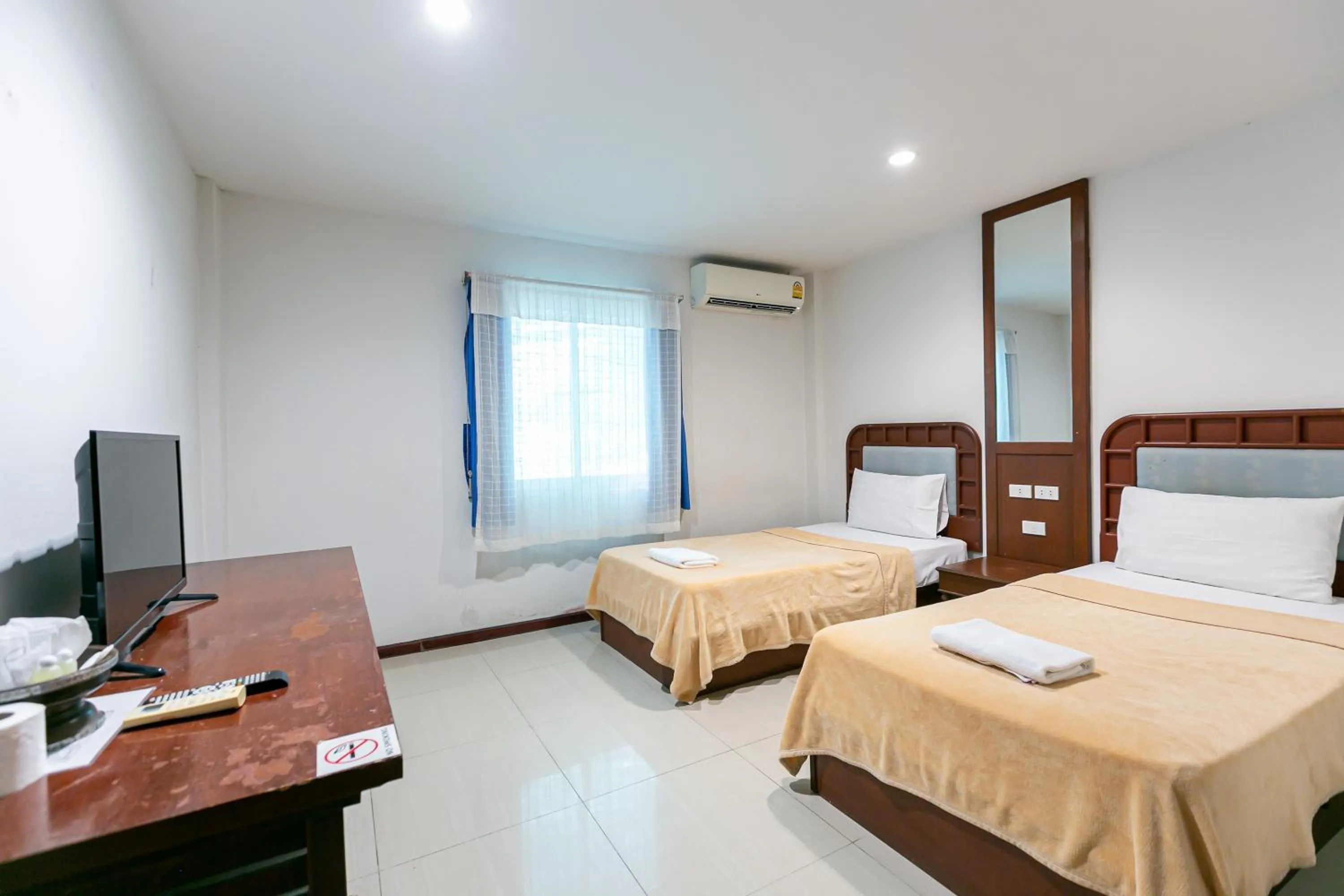Bed in Deeden Pattaya Resort