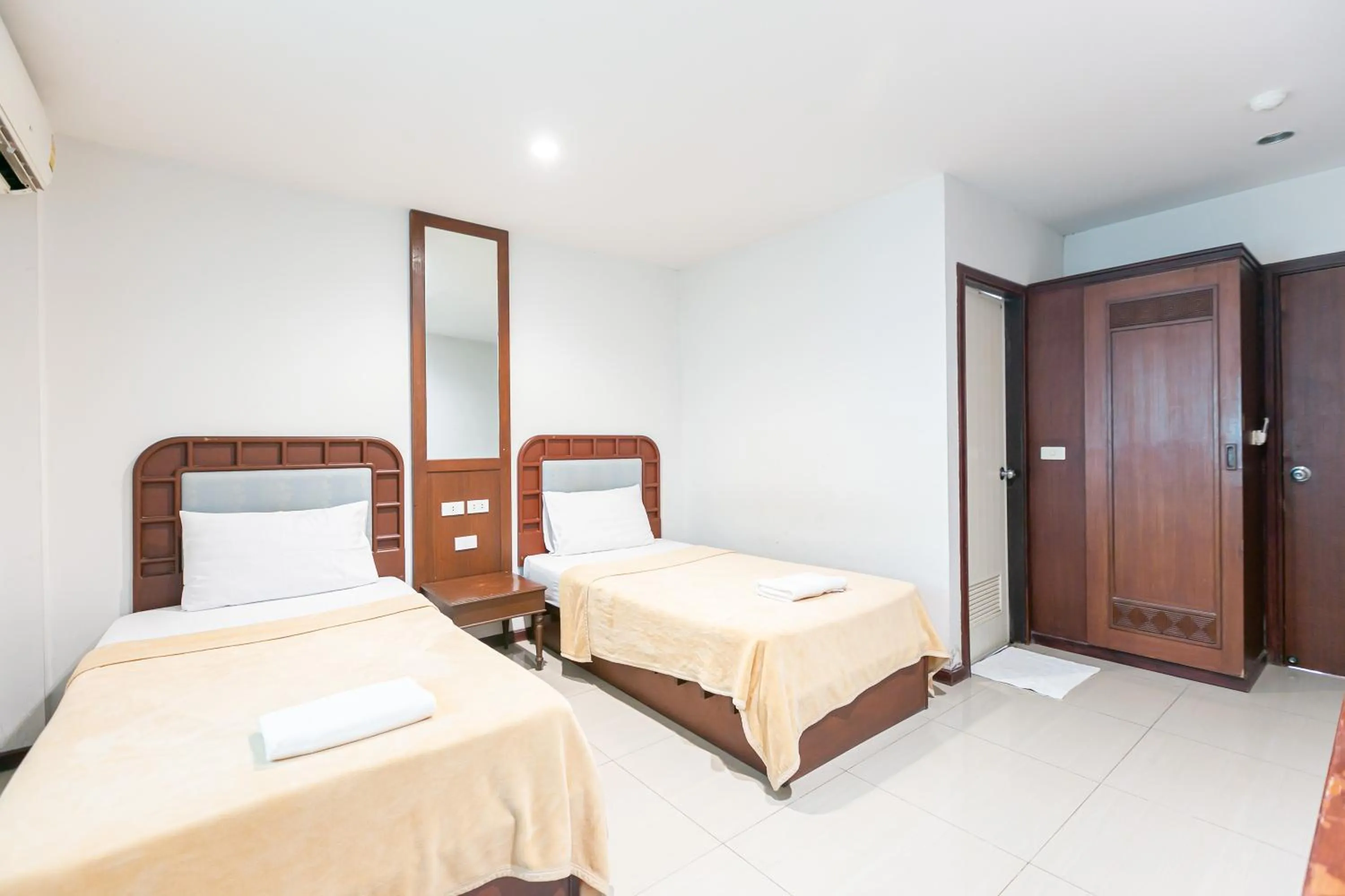 Bed in Deeden Pattaya Resort