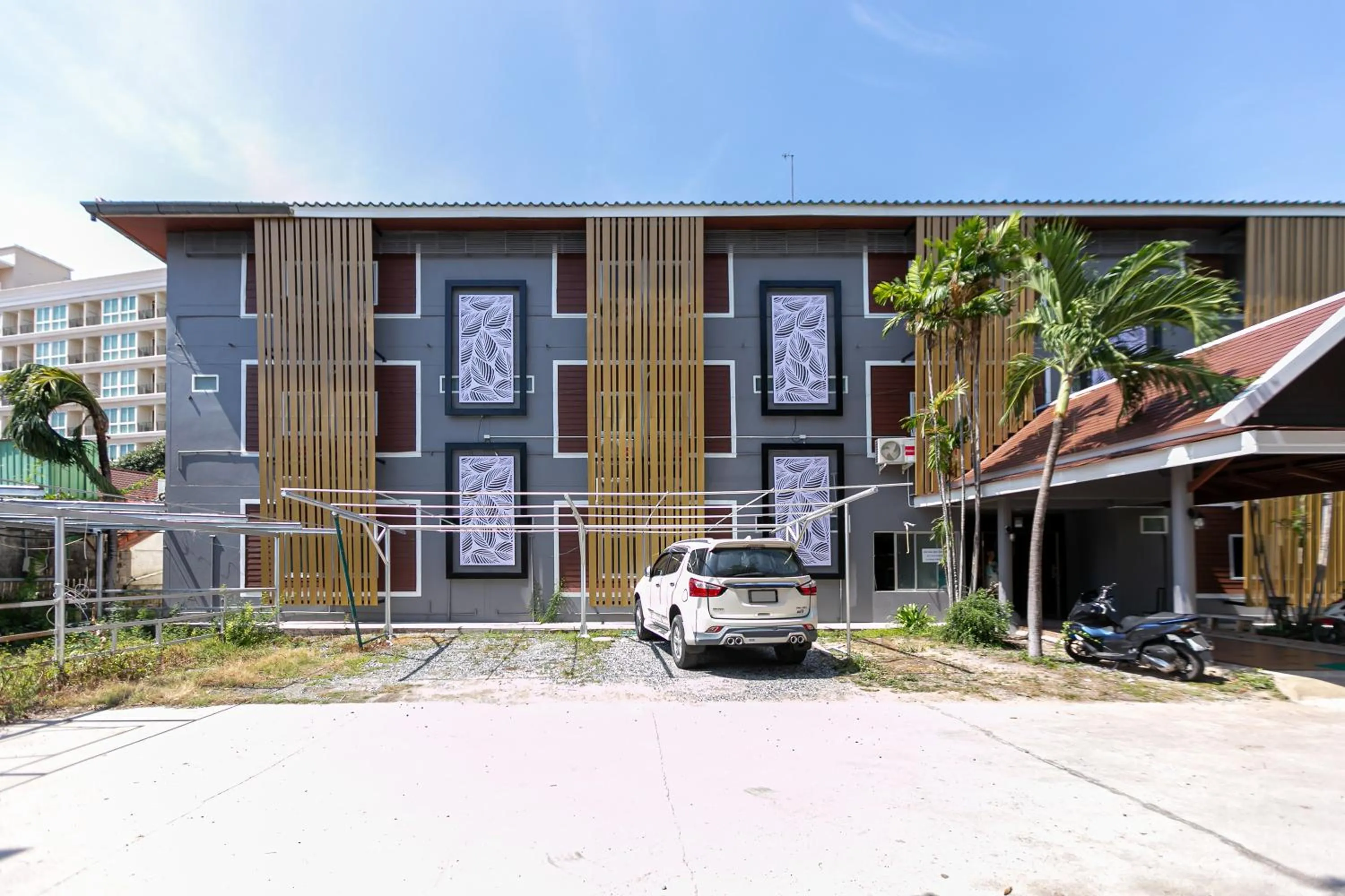 Property building in Deeden Pattaya Resort