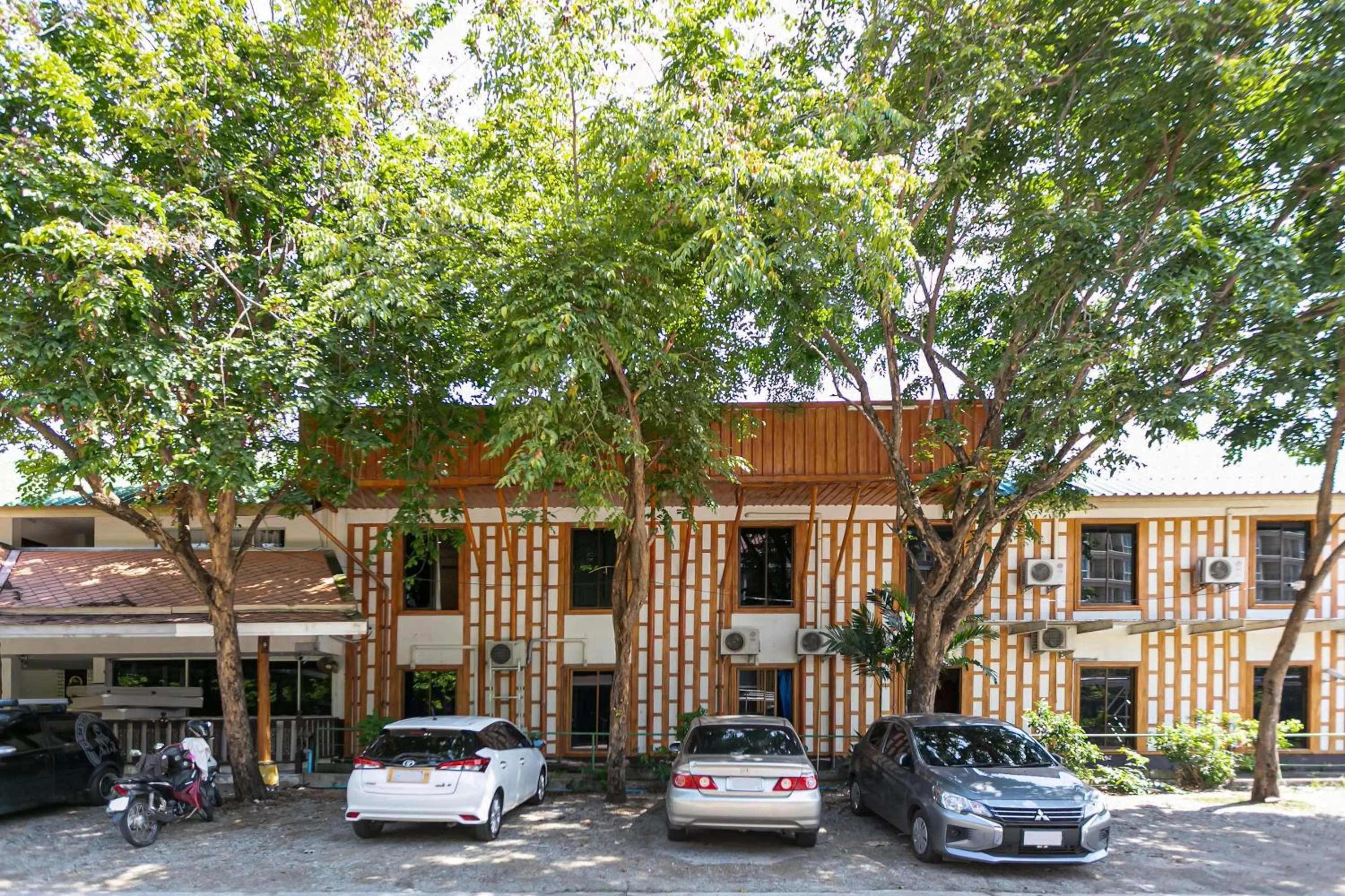 Property building in Deeden Pattaya Resort