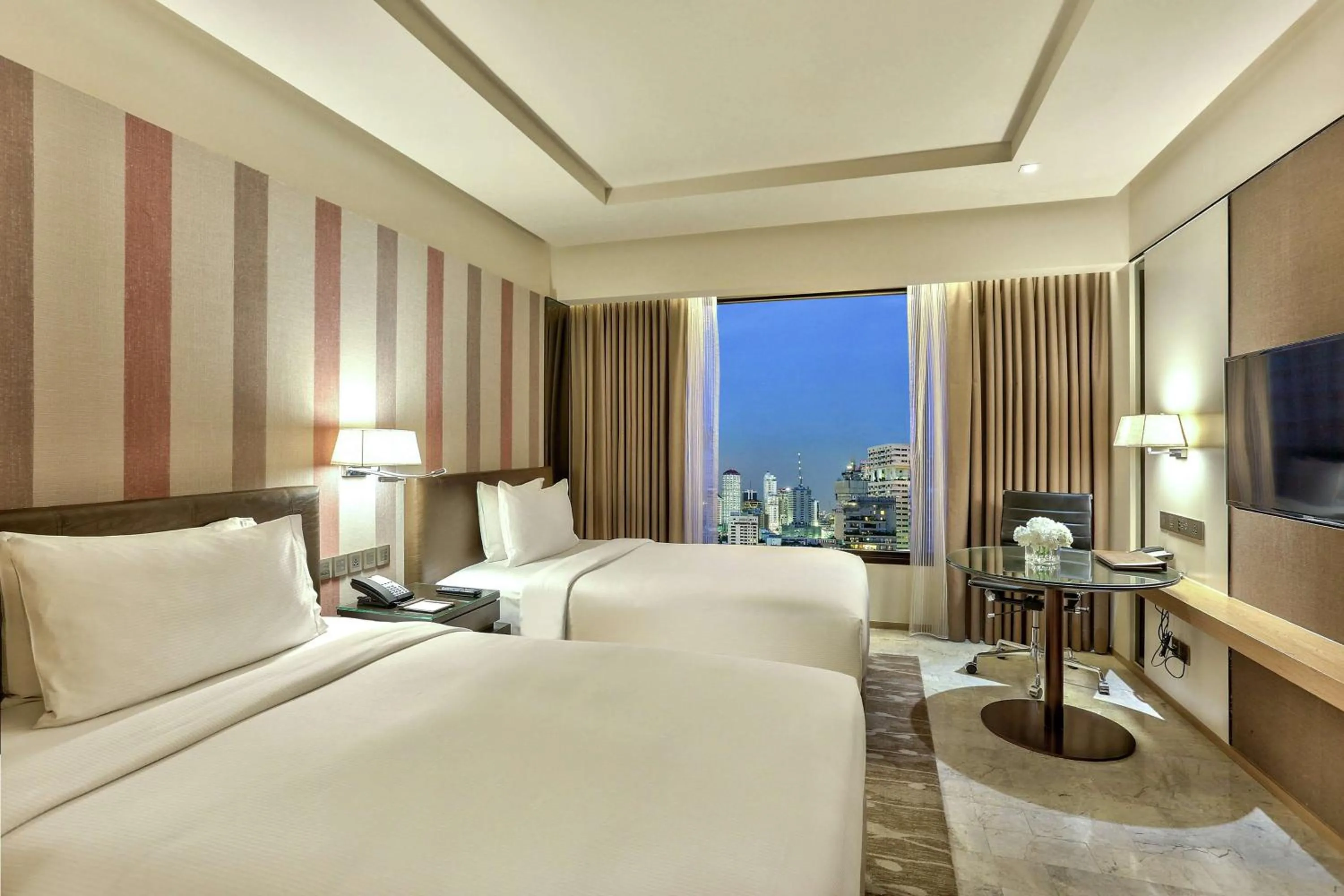 Bed in DoubleTree by Hilton Sukhumvit Bangkok