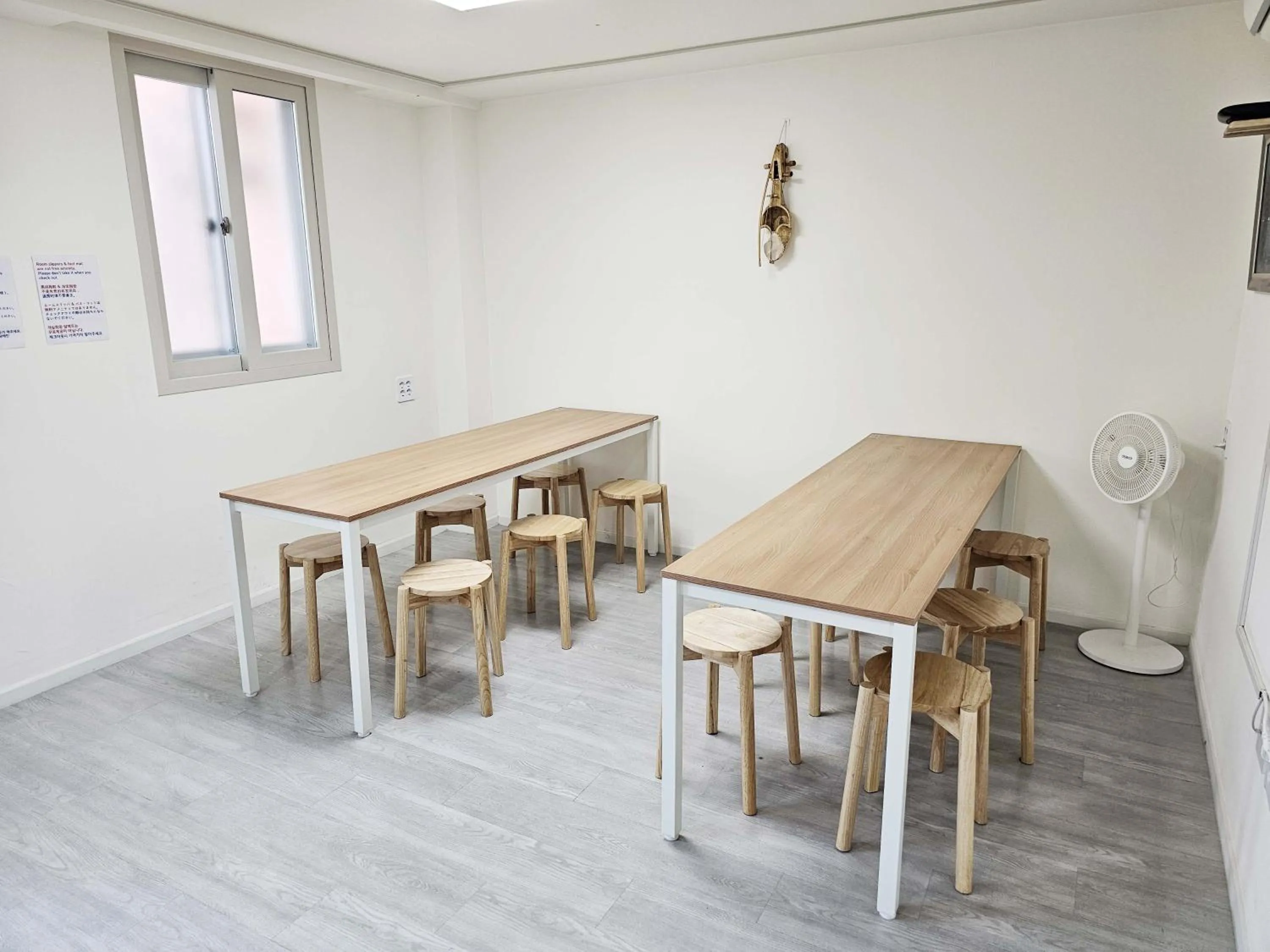 Communal kitchen in BoA Travel House