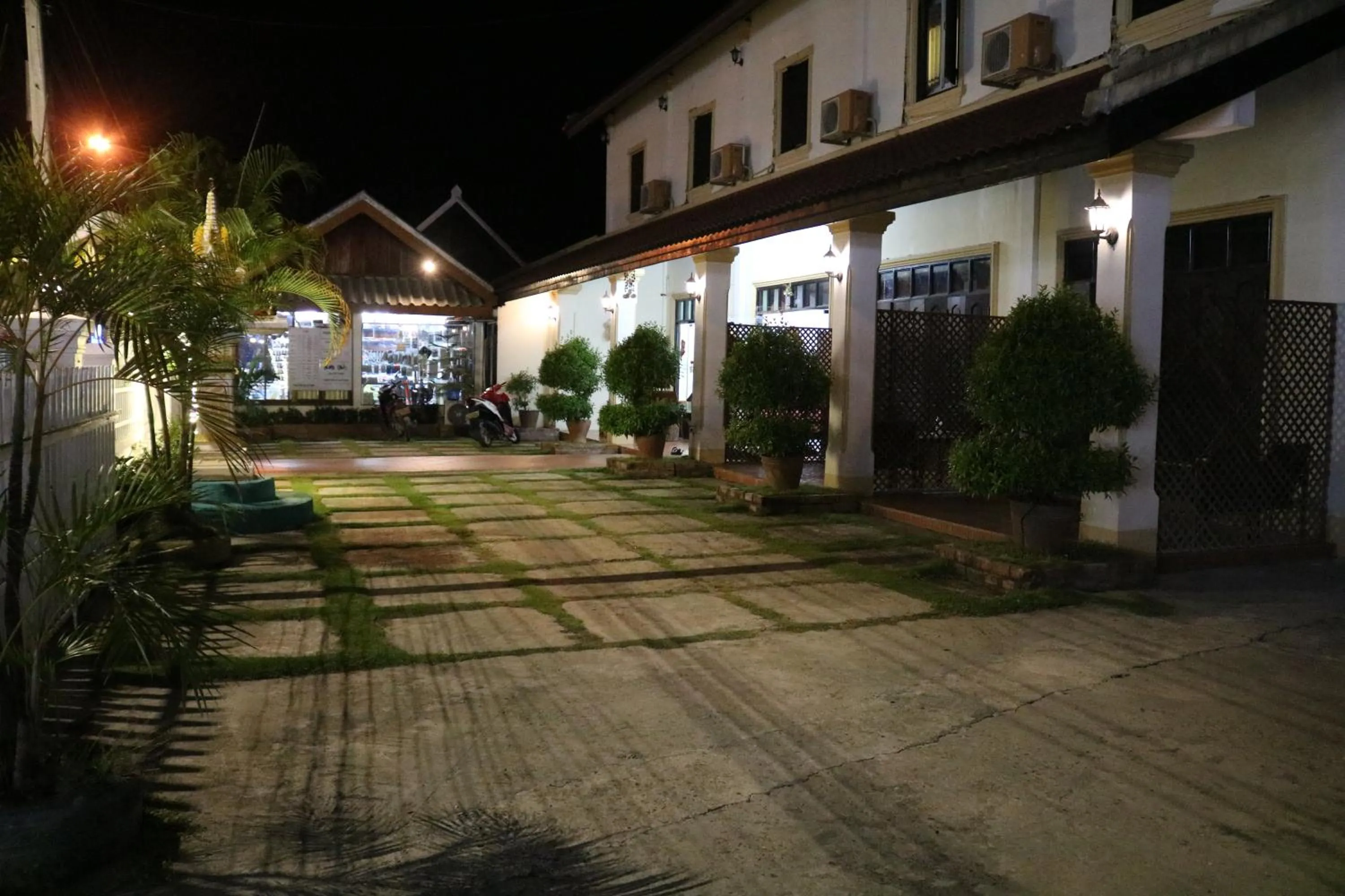 Property building in Villa Mahasok hotel