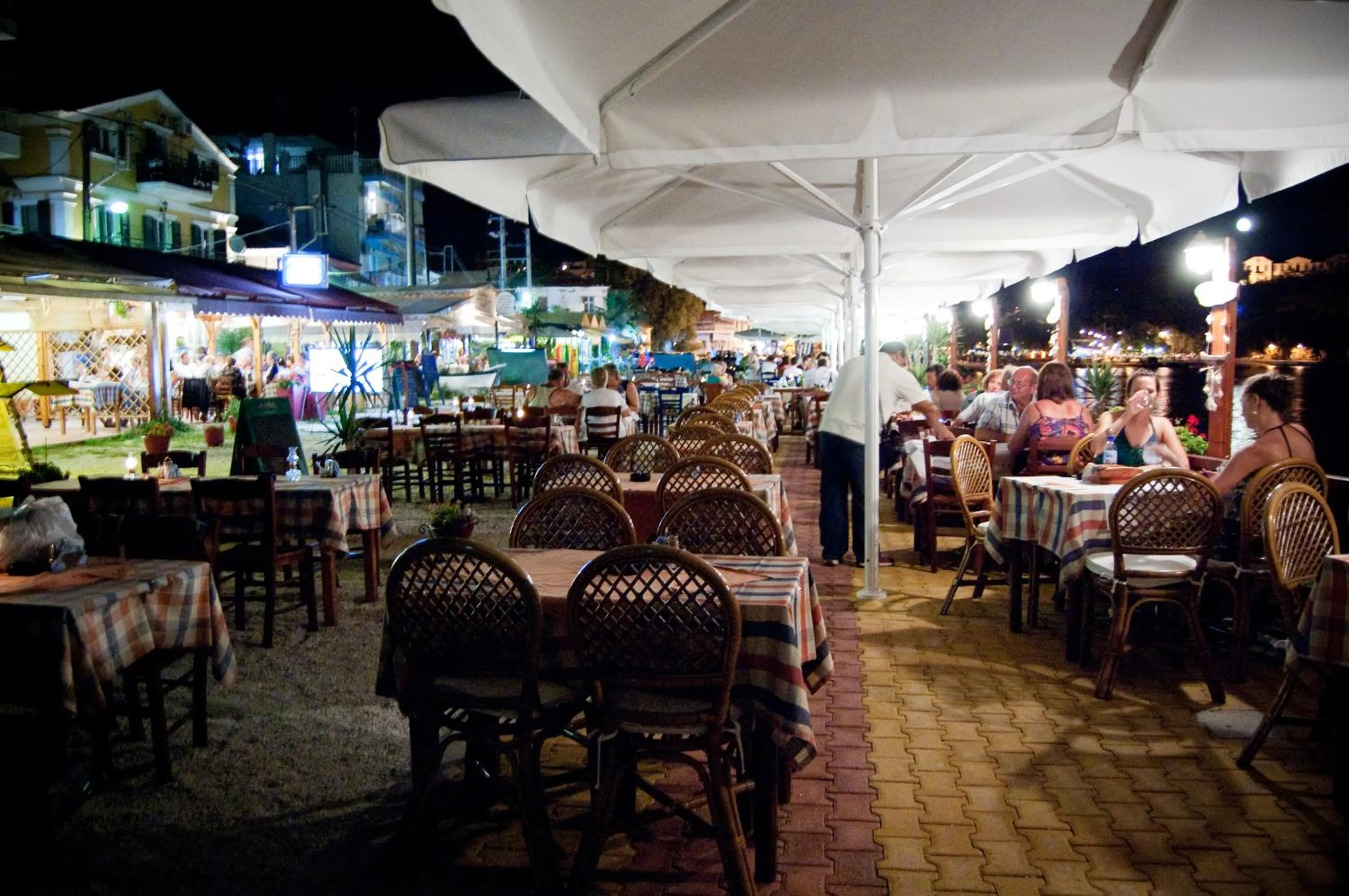 Restaurant/places to eat in Hotel Asterias