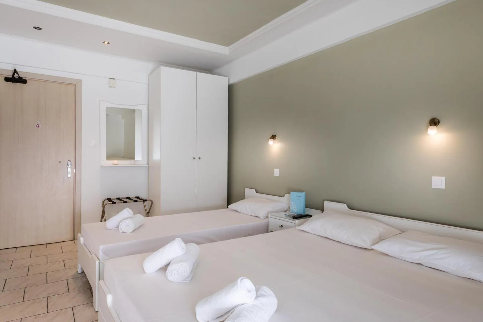 Bed in Hotel Melissanthi