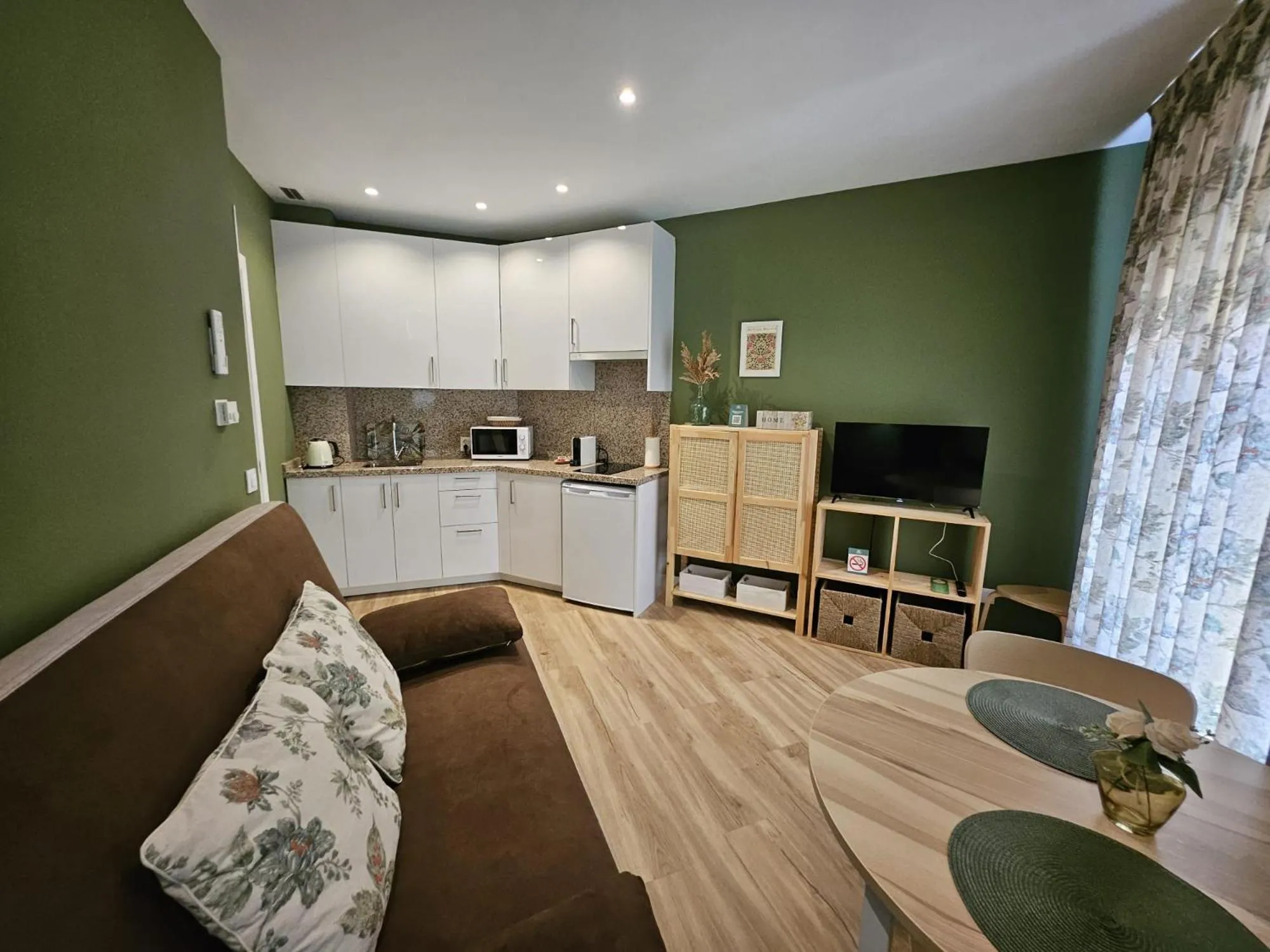 Dining area in Casablanca Hotel Studios