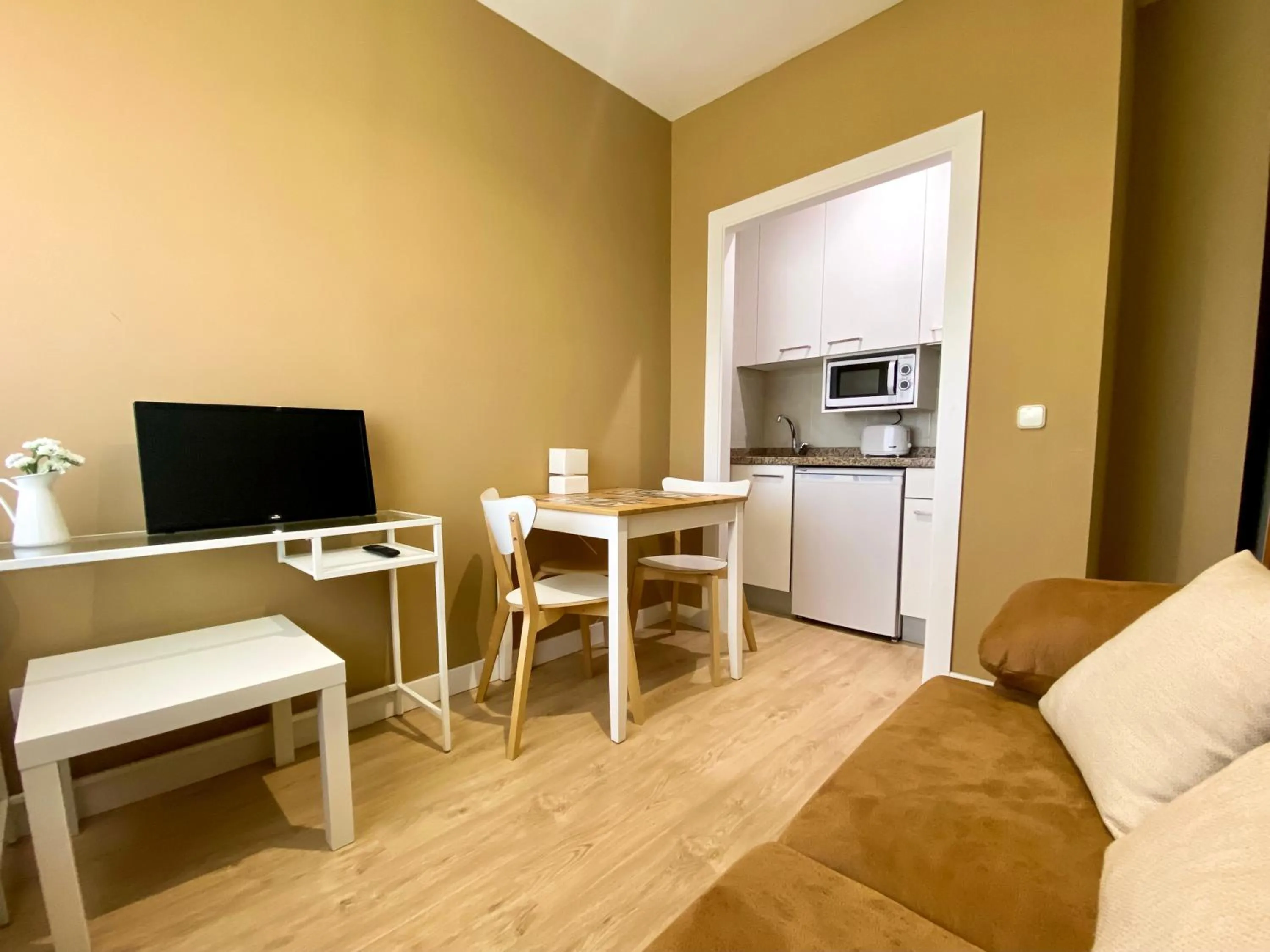 Photo of the whole room in Casablanca Hotel Studios