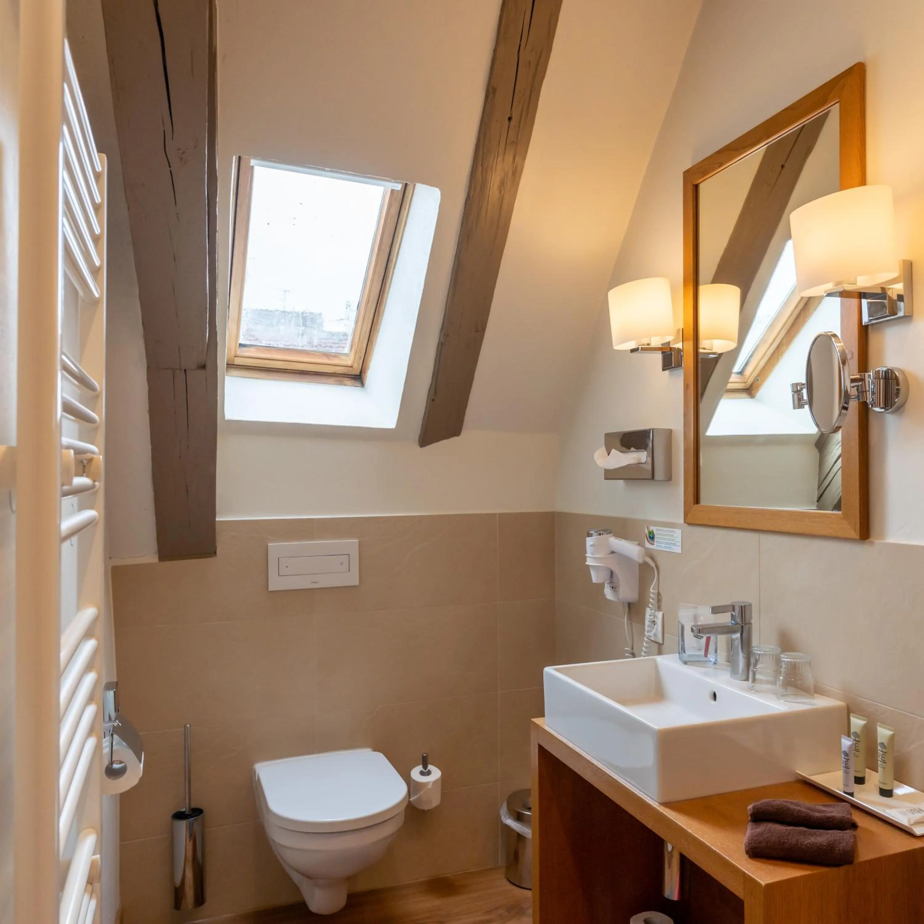 Toilet in Hotel à l'Oriel