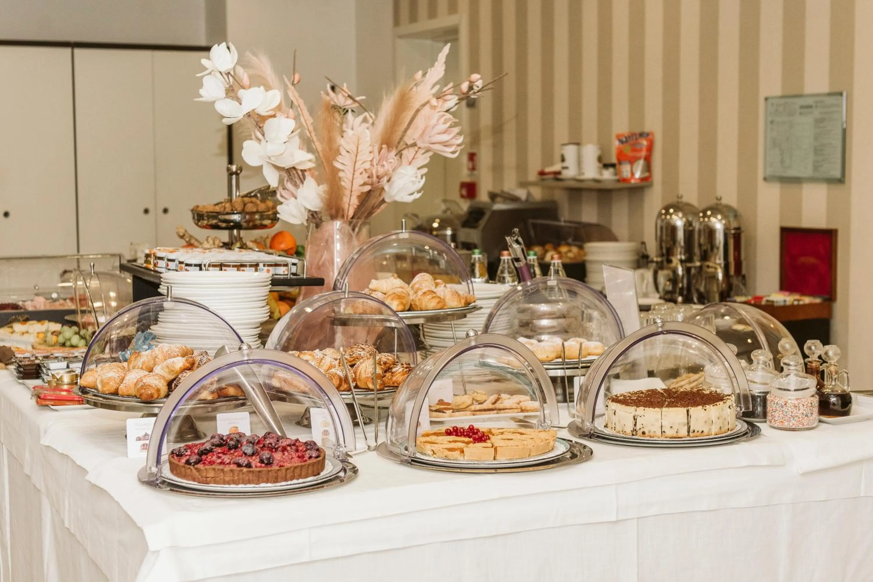 Buffet breakfast in Palazzo Bezzi Hotel