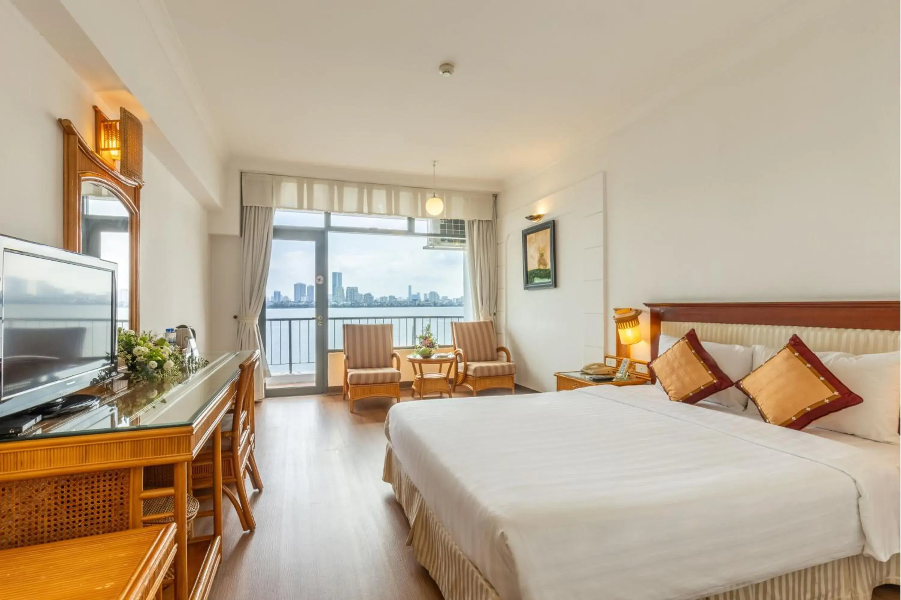 Premium Double or Twin Room with Lake View in Thang Loi Hotel Hanoi Premium Double or Twin Room with Lake View in Thang Loi Hotel Hanoi